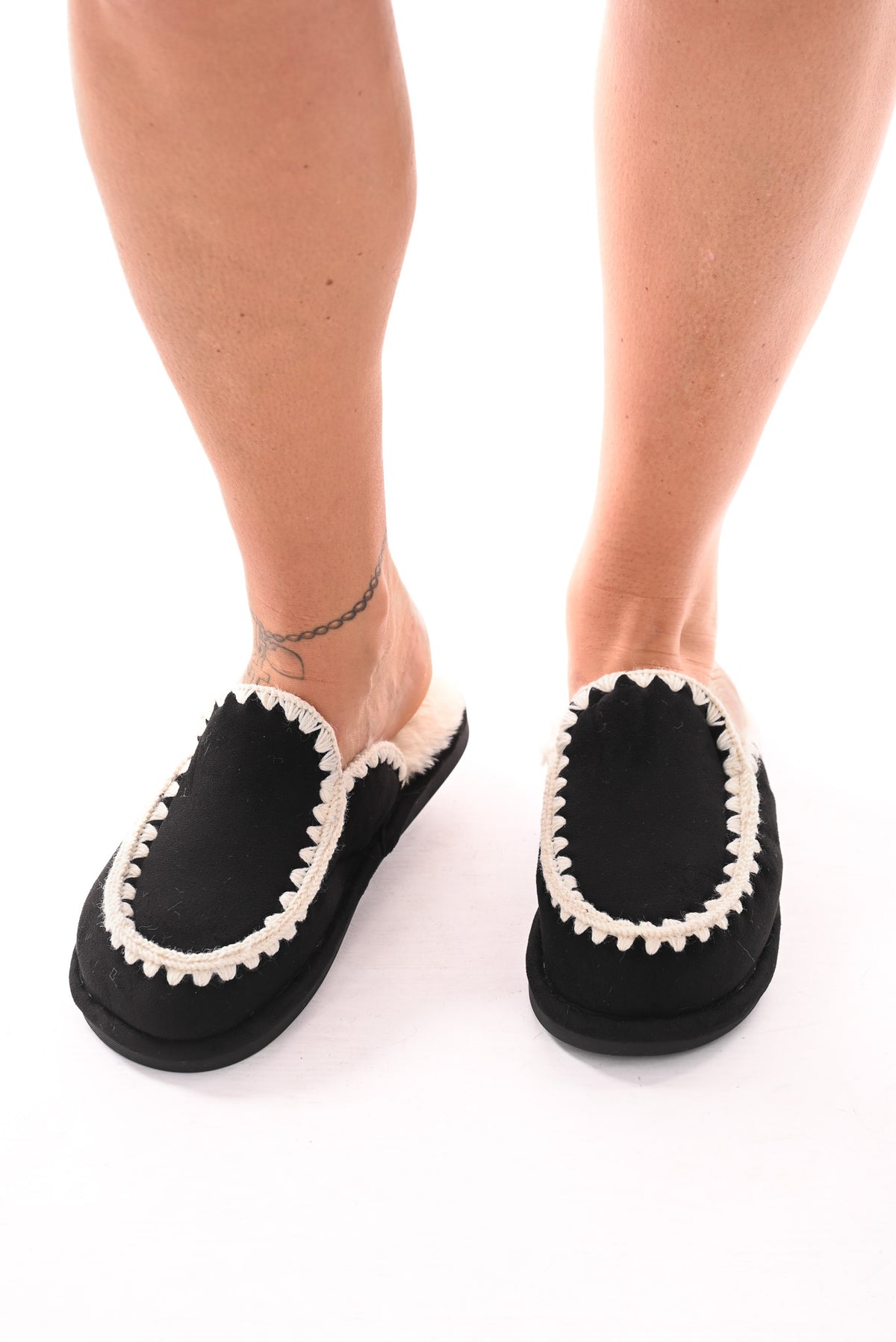 Pantoffels met sierrand zwart