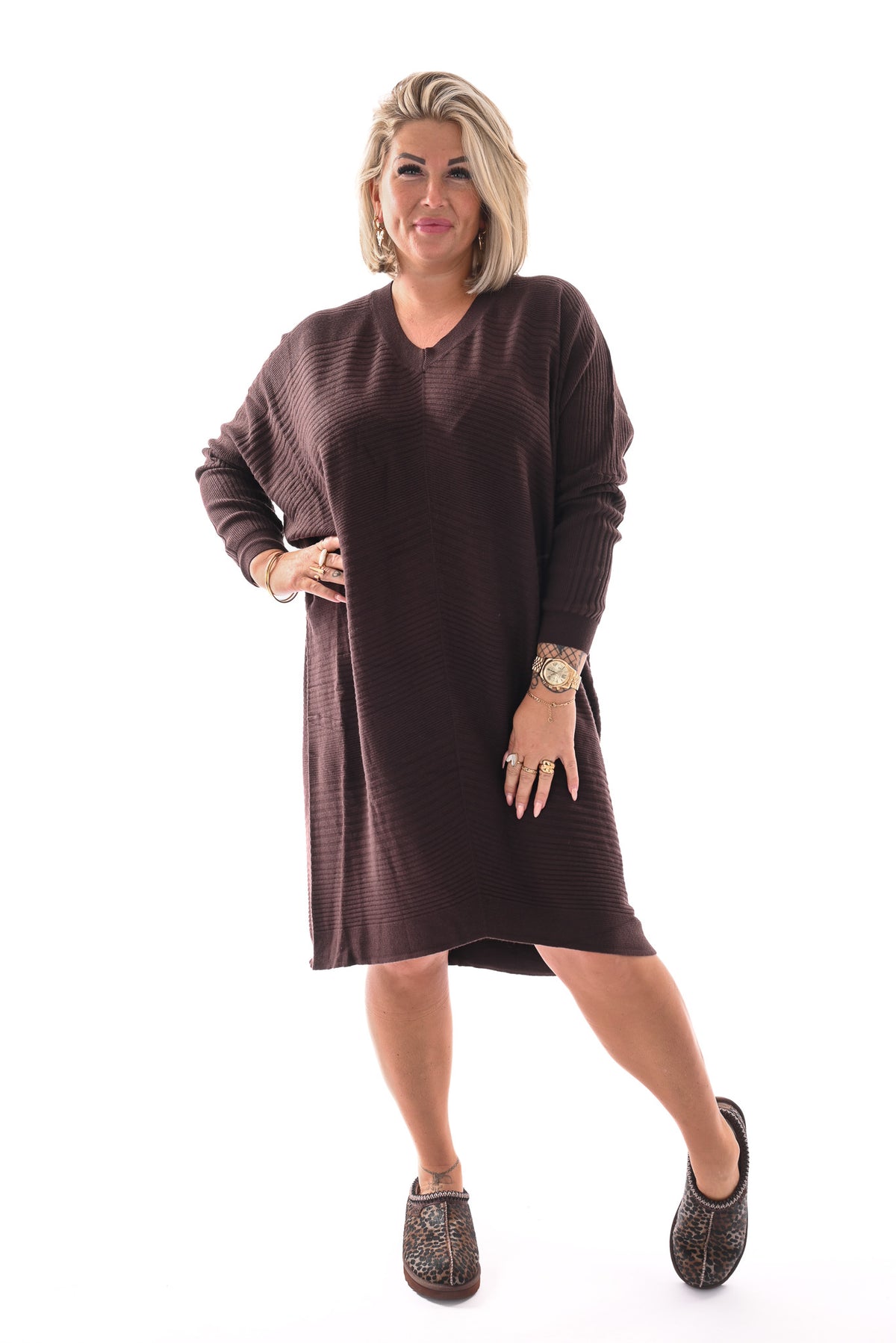 Jurk lijnen v-hals donkerbruin