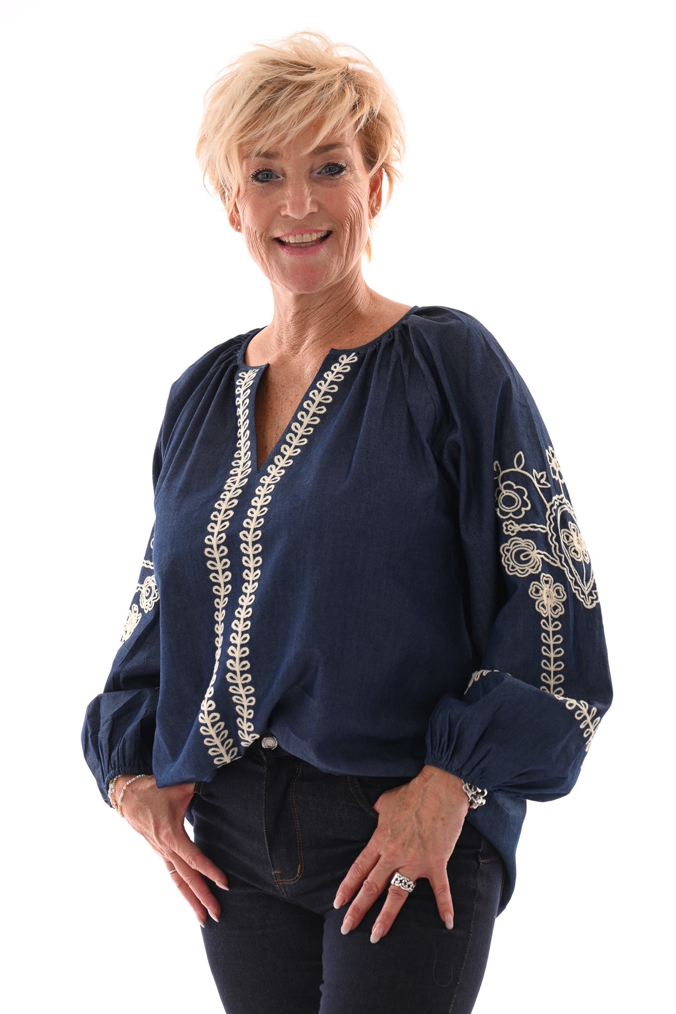 Blouse v-hals met geborduurde pofmouwen jeansblauw