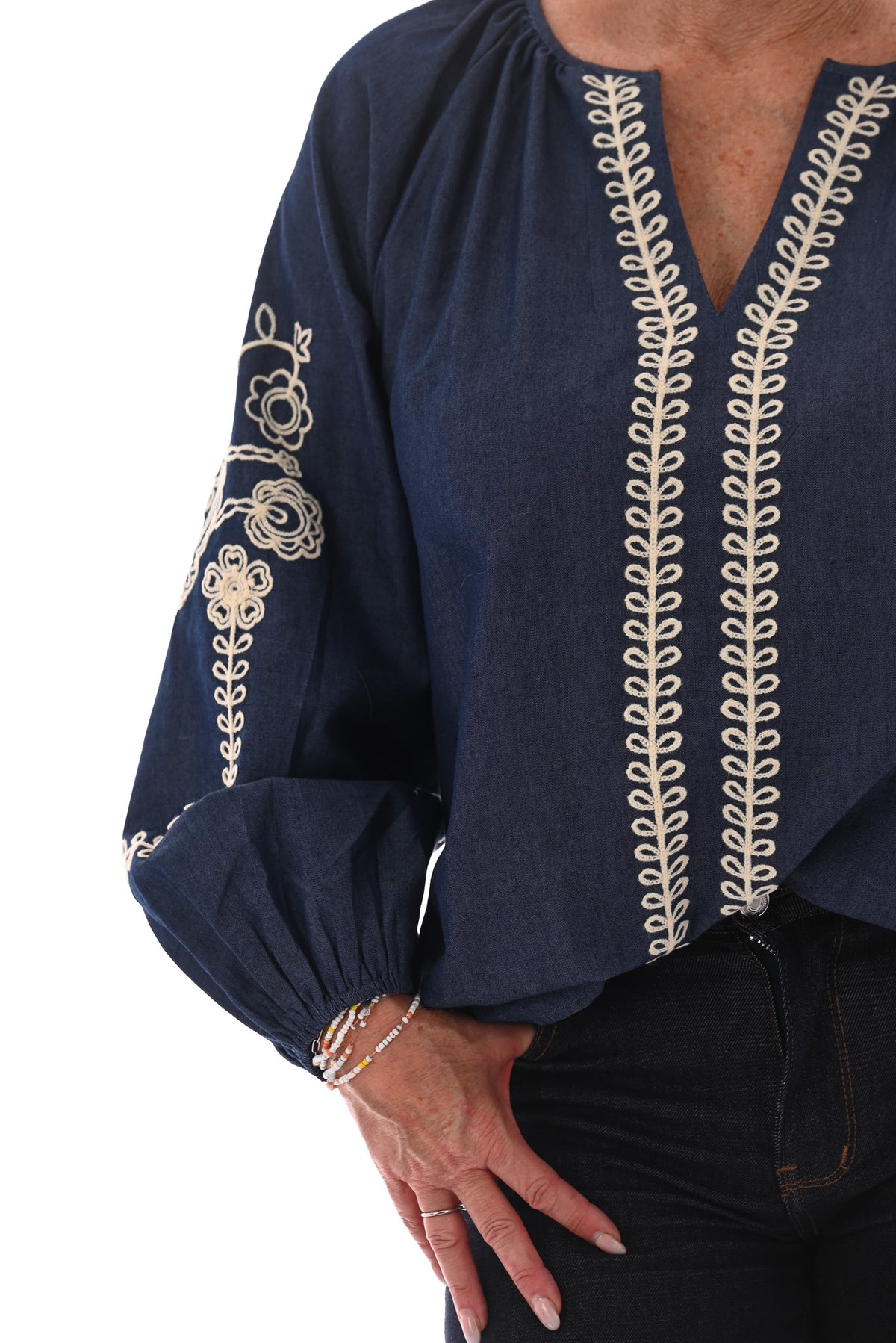 Blouse v-hals met geborduurde pofmouwen jeansblauw