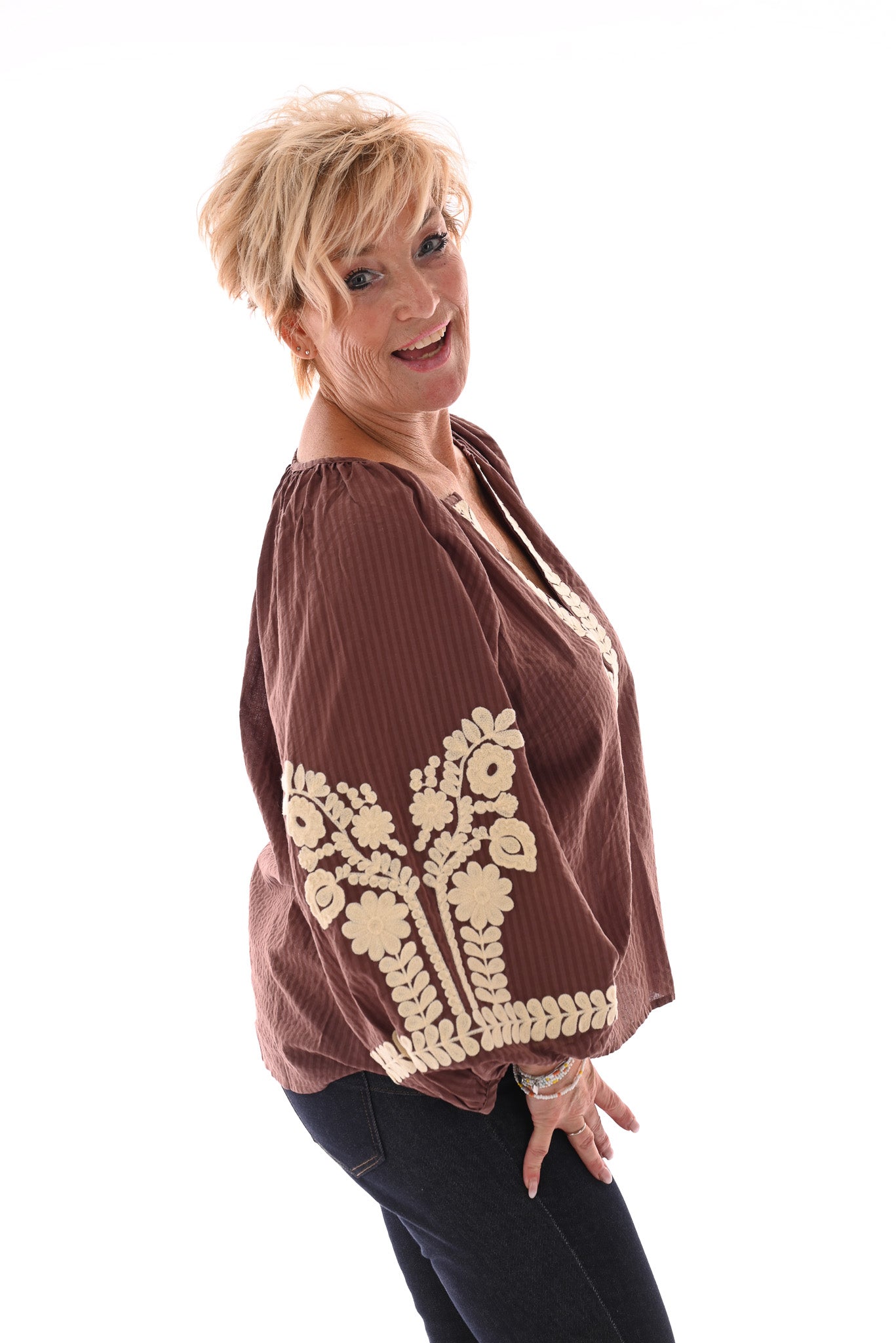 Blouse v-hals strepen met pofmouwen bruin