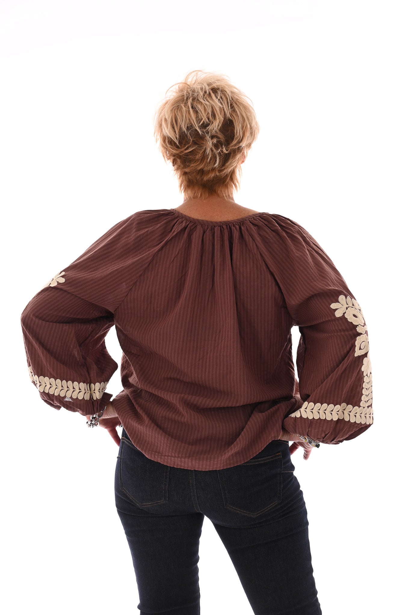 Blouse v-hals strepen met pofmouwen bruin