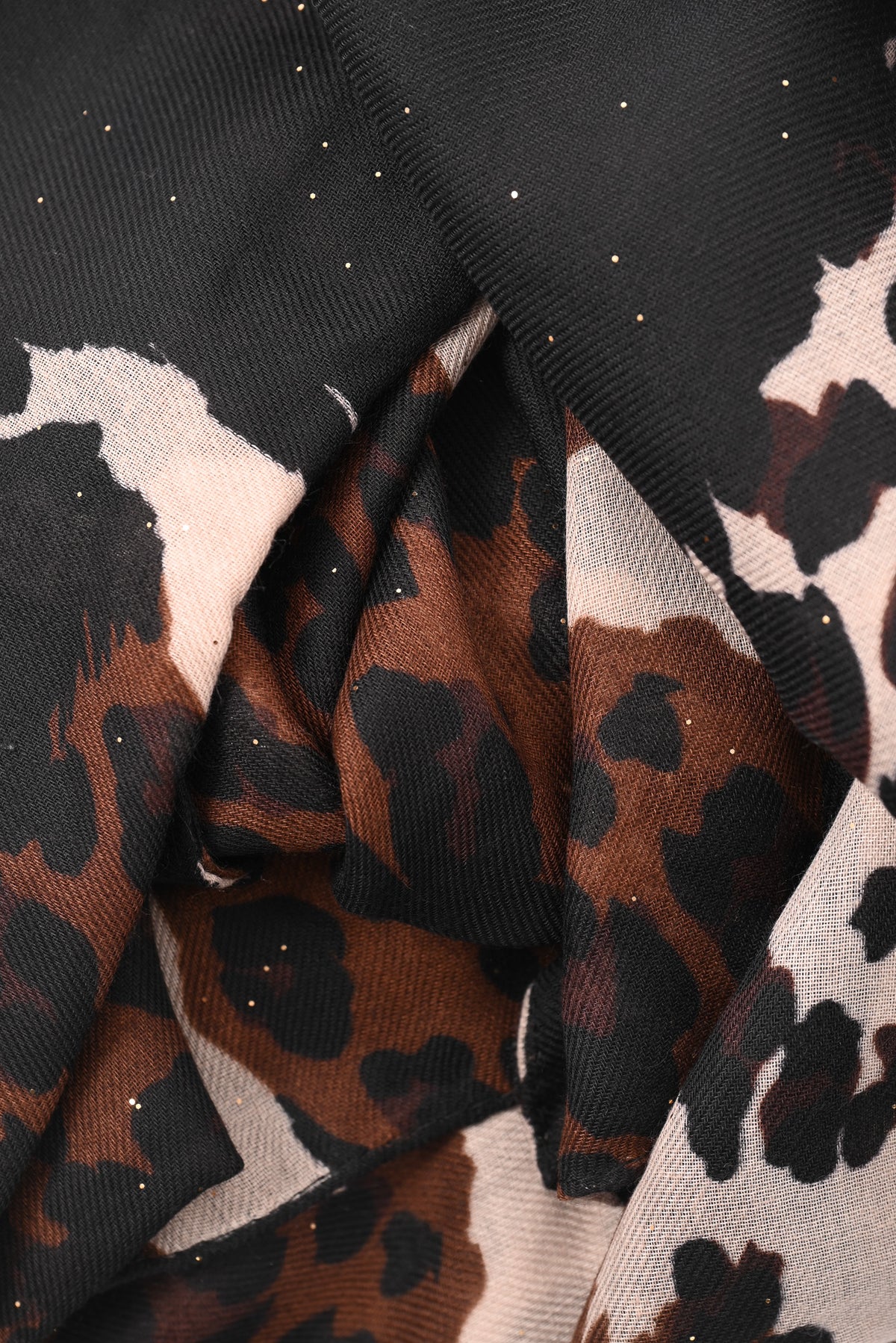 Sjaal vlekken en panterprint zwart