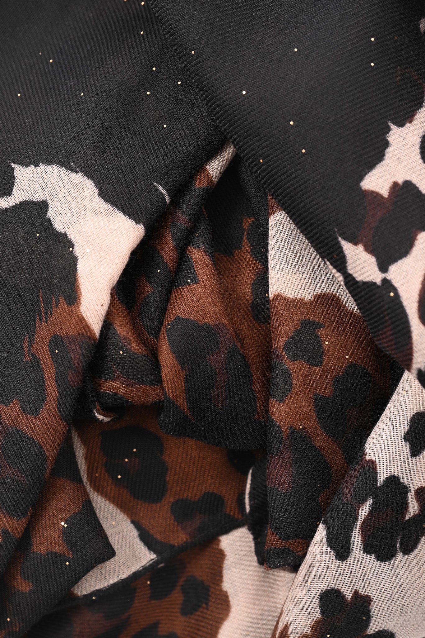 Sjaal vlekken en panterprint zwart