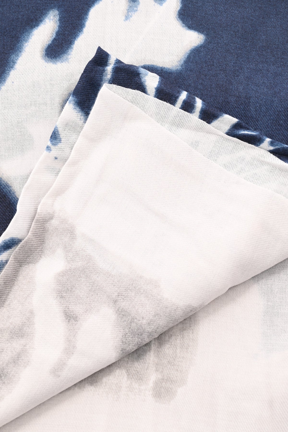 Sjaal bladeren print marineblauw