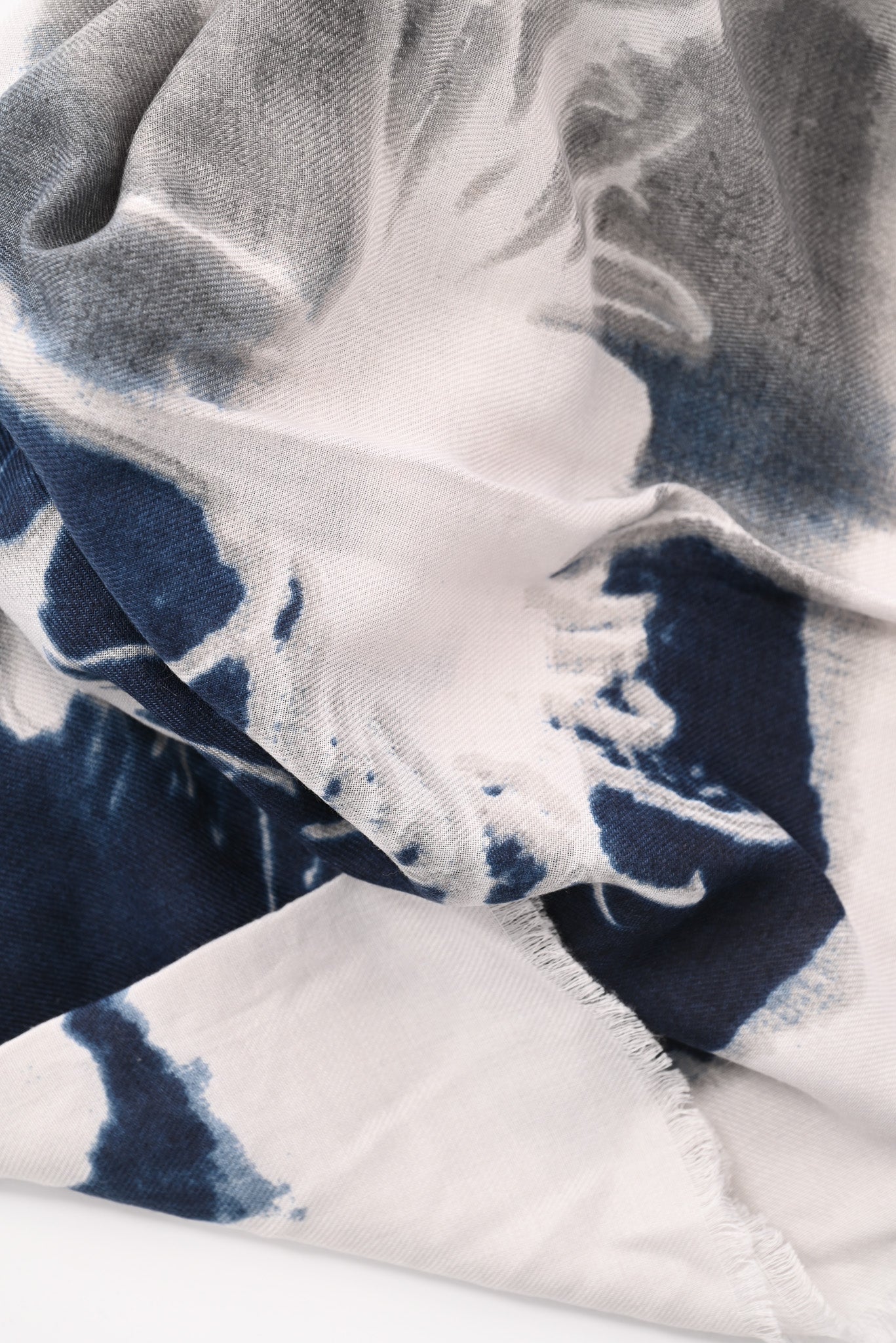 Sjaal bladeren print marineblauw