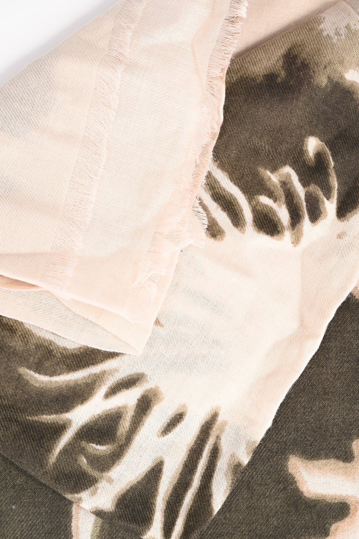 Sjaal bladeren print legergroen