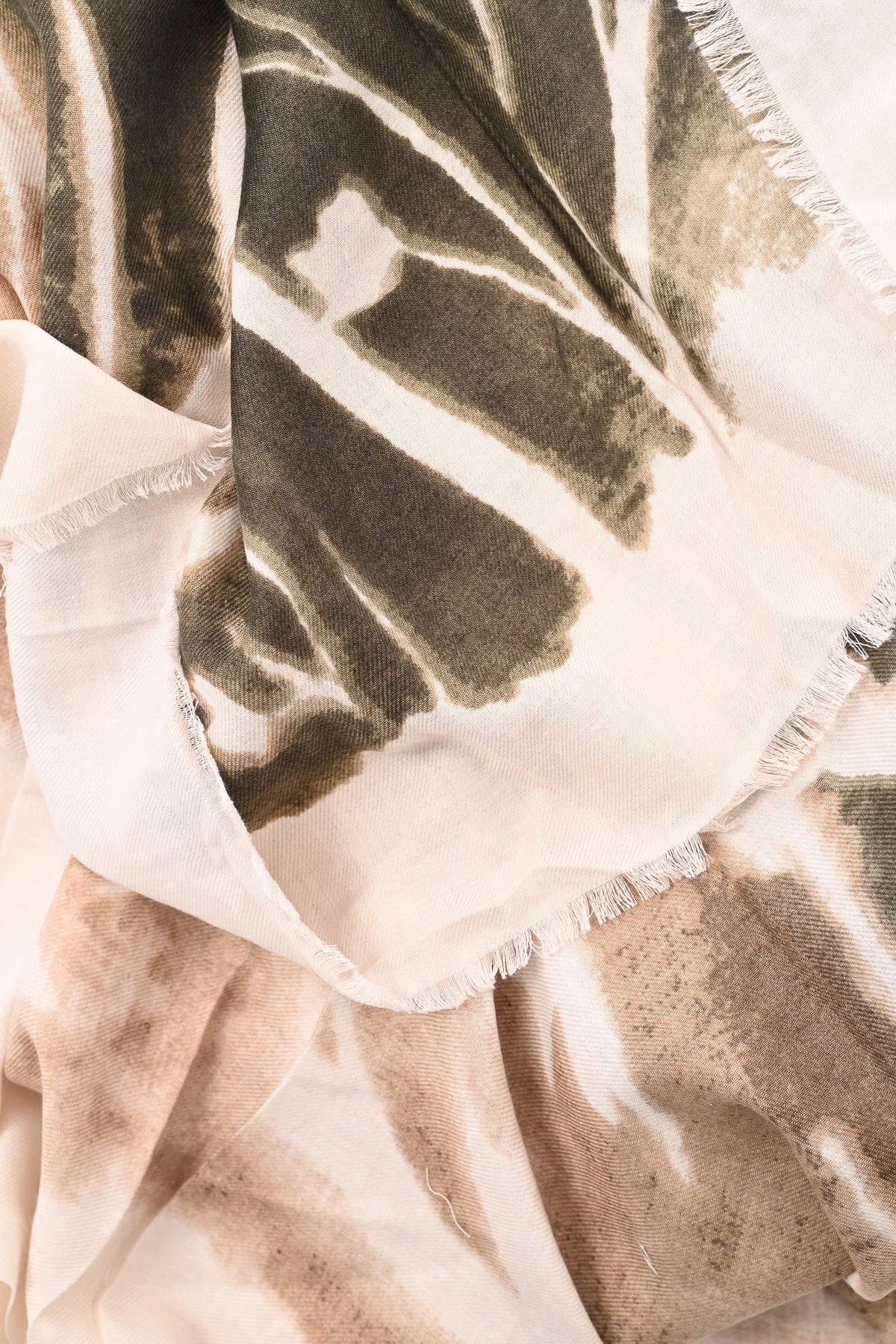 Sjaal bladeren print legergroen