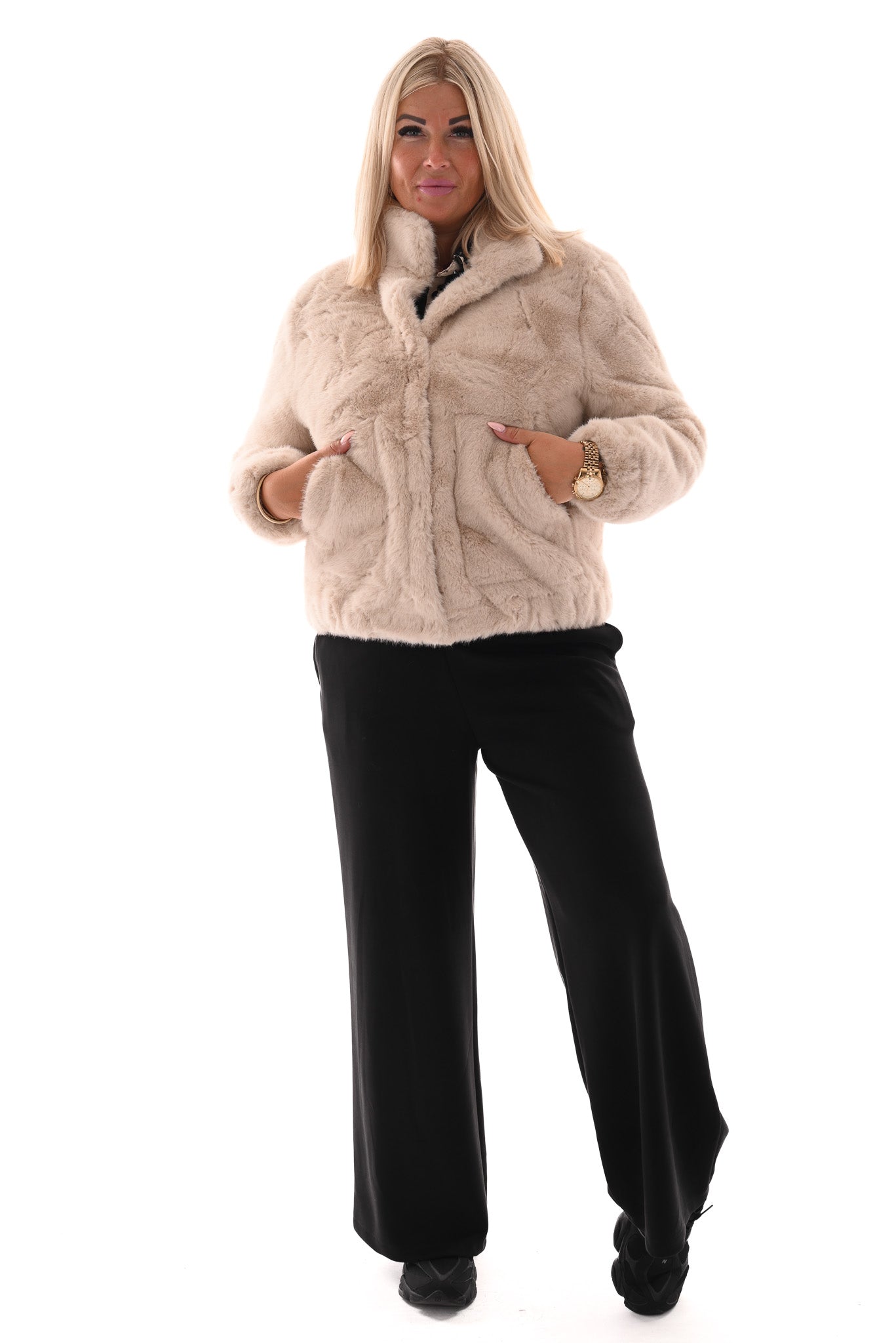 Faux fur jas met knopen beige