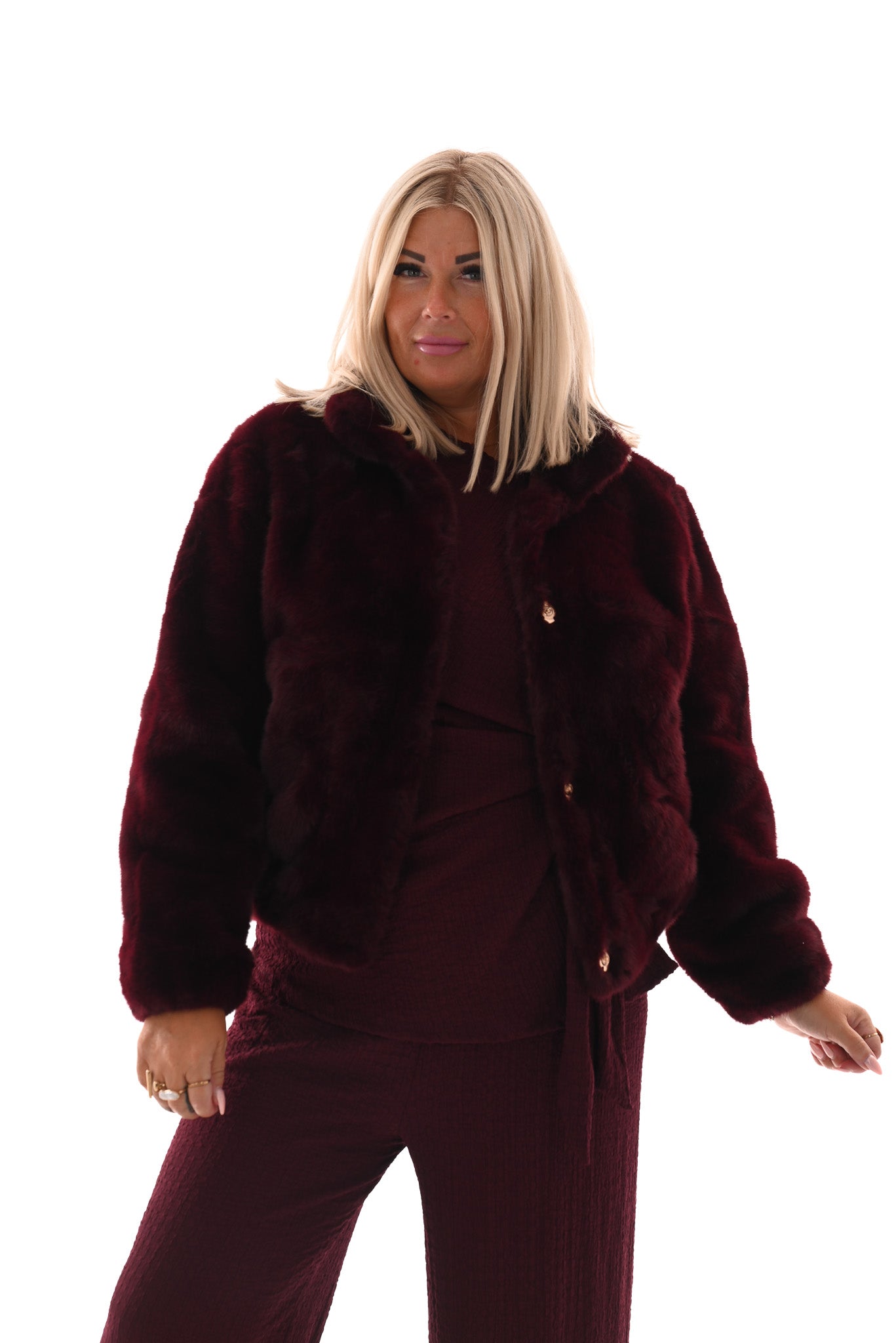 Faux fur jas met knopen bordeaux