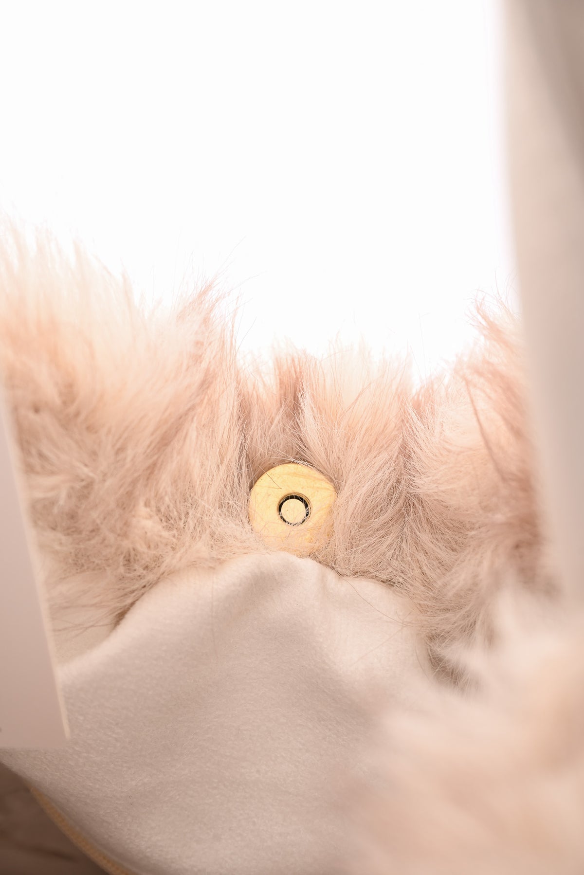 Faux fur handtas beige