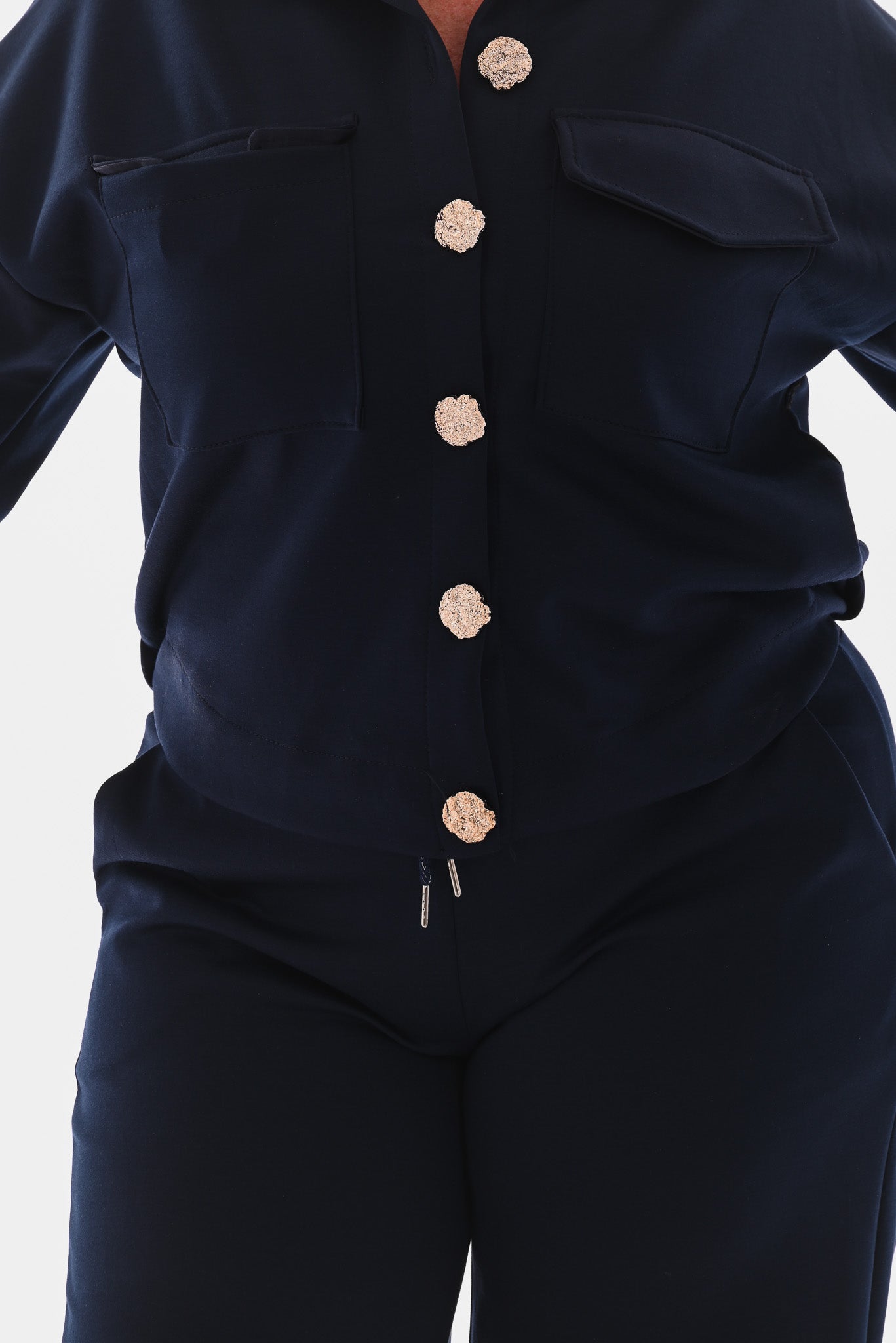 Tweedelig pak blouse met borstzakken en knopen marineblauw