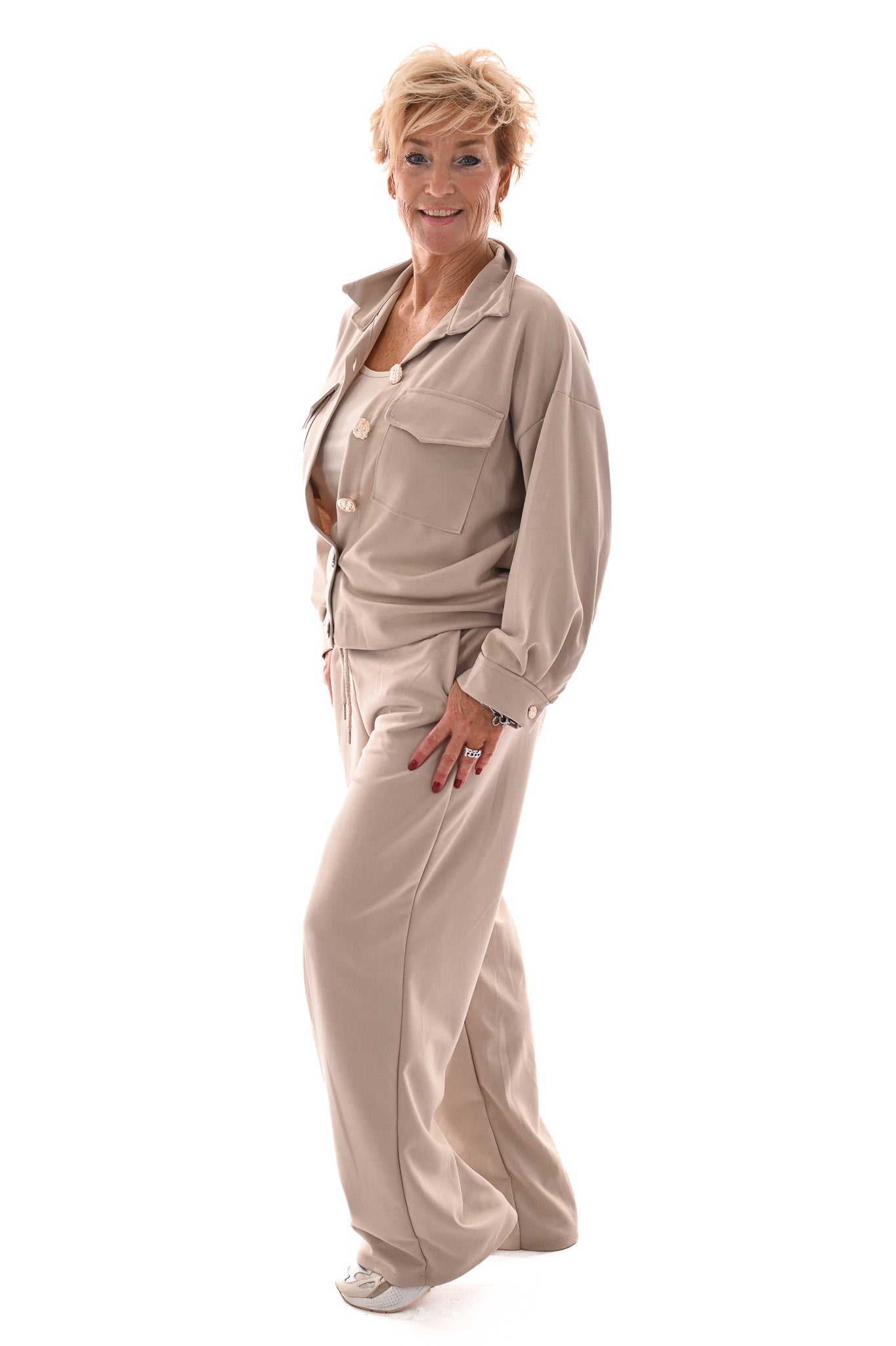 Tweedelig pak blouse met borstzakken en knopen beige