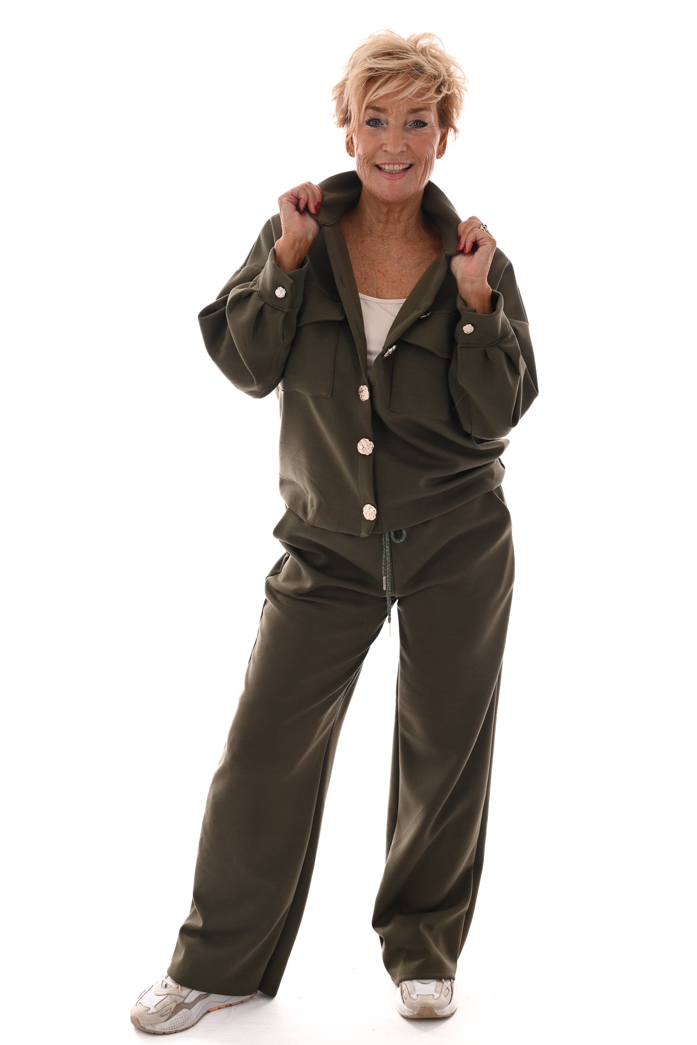 Tweedelig pak blouse met borstzakken en knopen legergroen