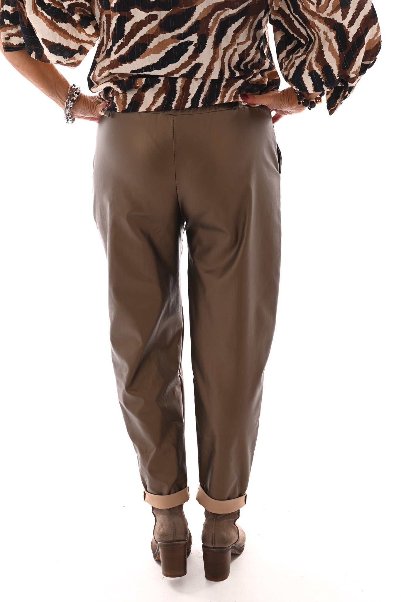 Leatherlook jogger goud