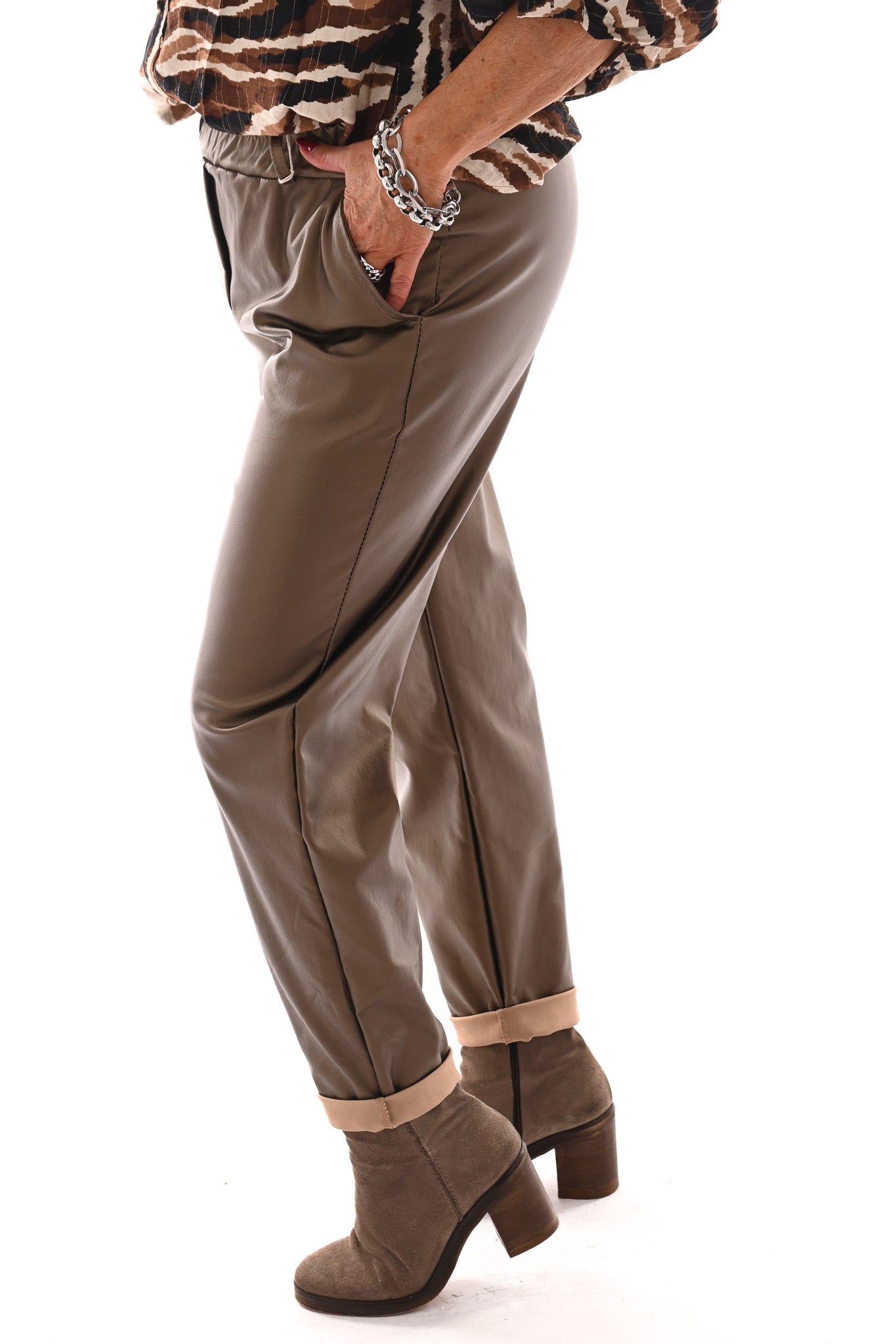 Leatherlook jogger goud