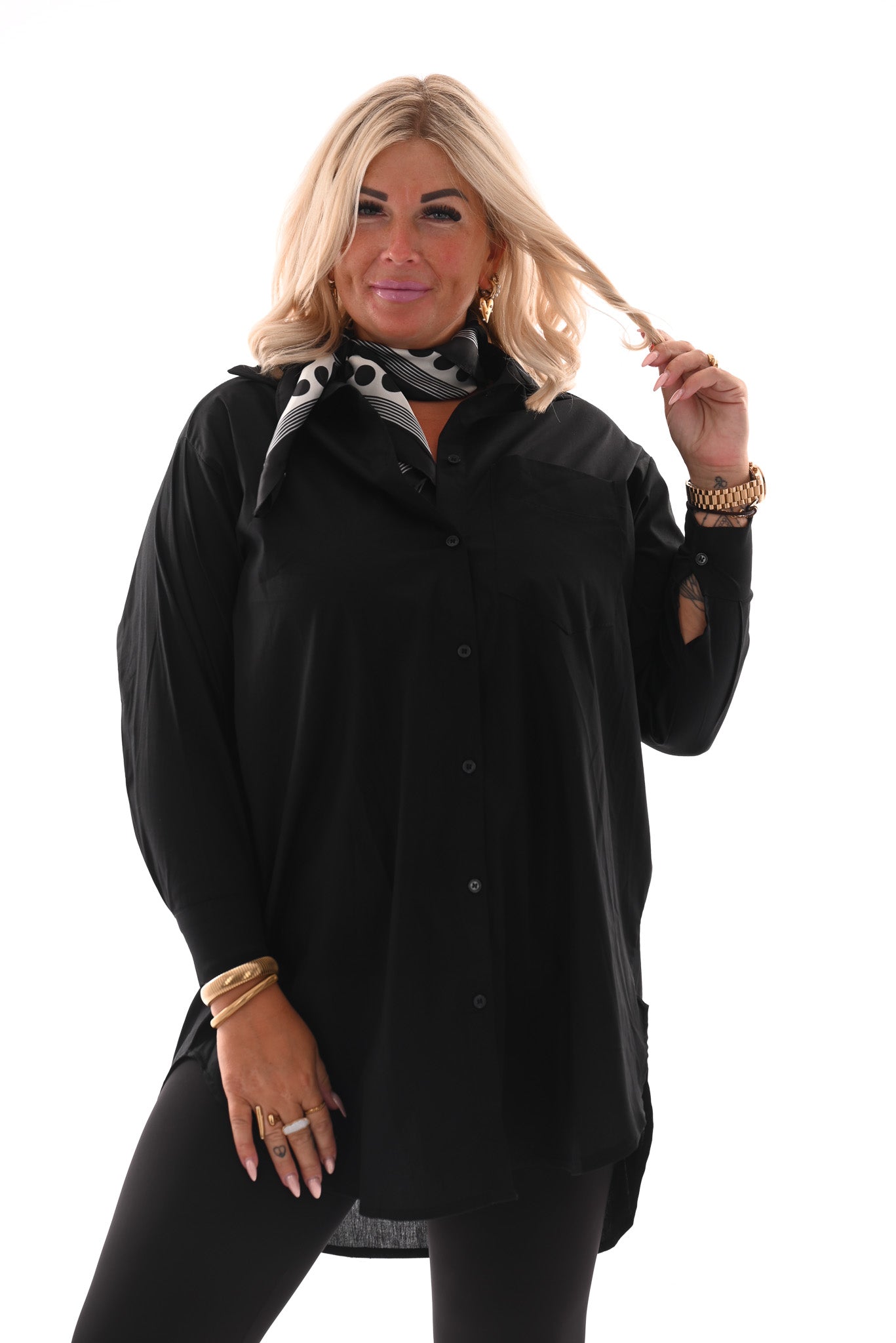 Lange doorknoop blouse uni zwart