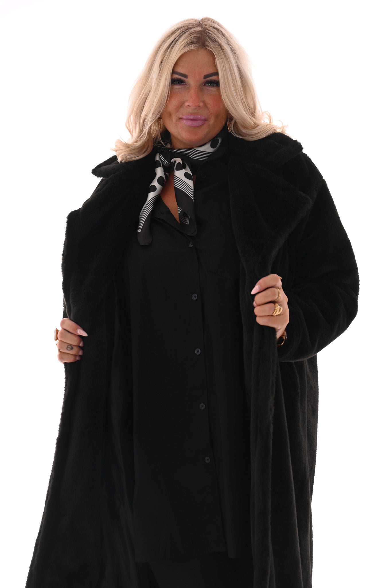 Lange faux fur manteljas zwart
