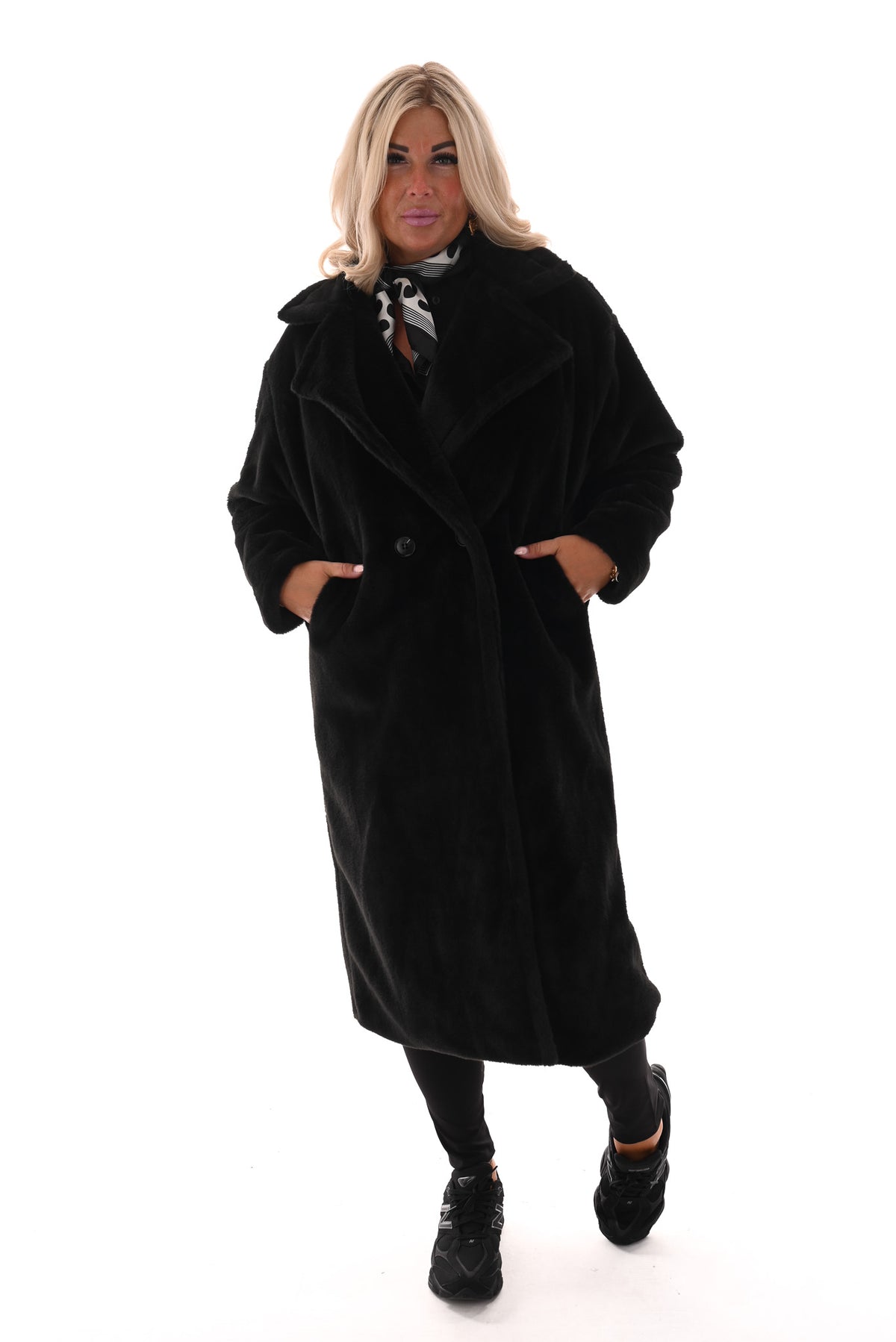 Lange faux fur manteljas zwart