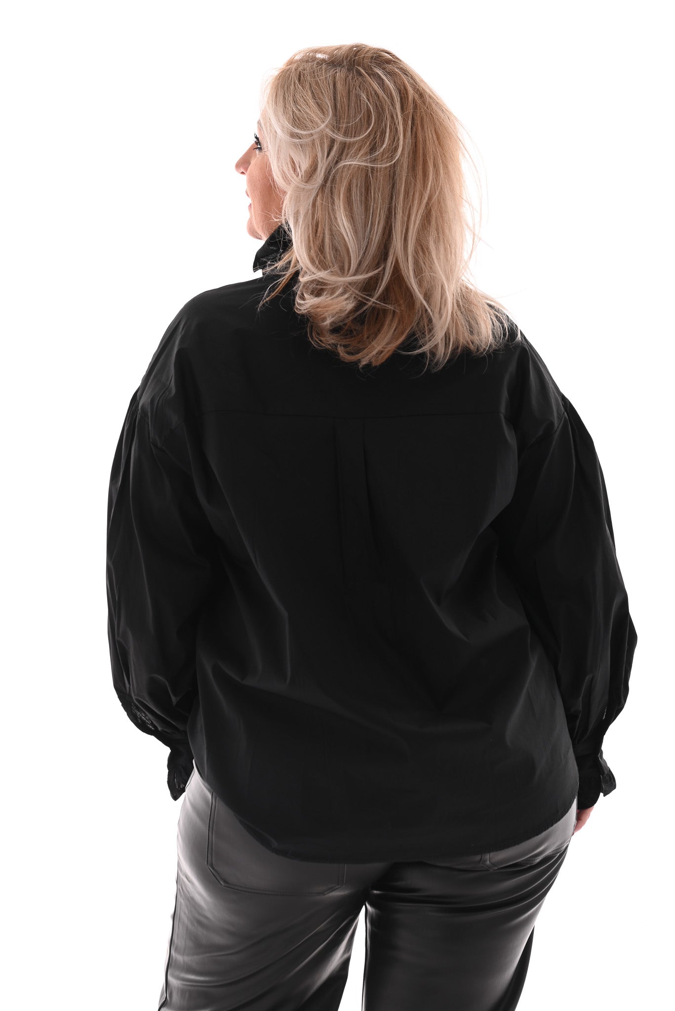 Blouse met roezelkraag zwart