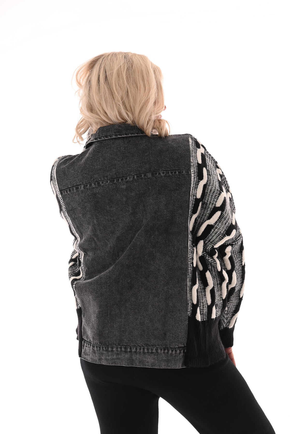 Jeans jasje met gebreide mouwen en zij zwart/wit