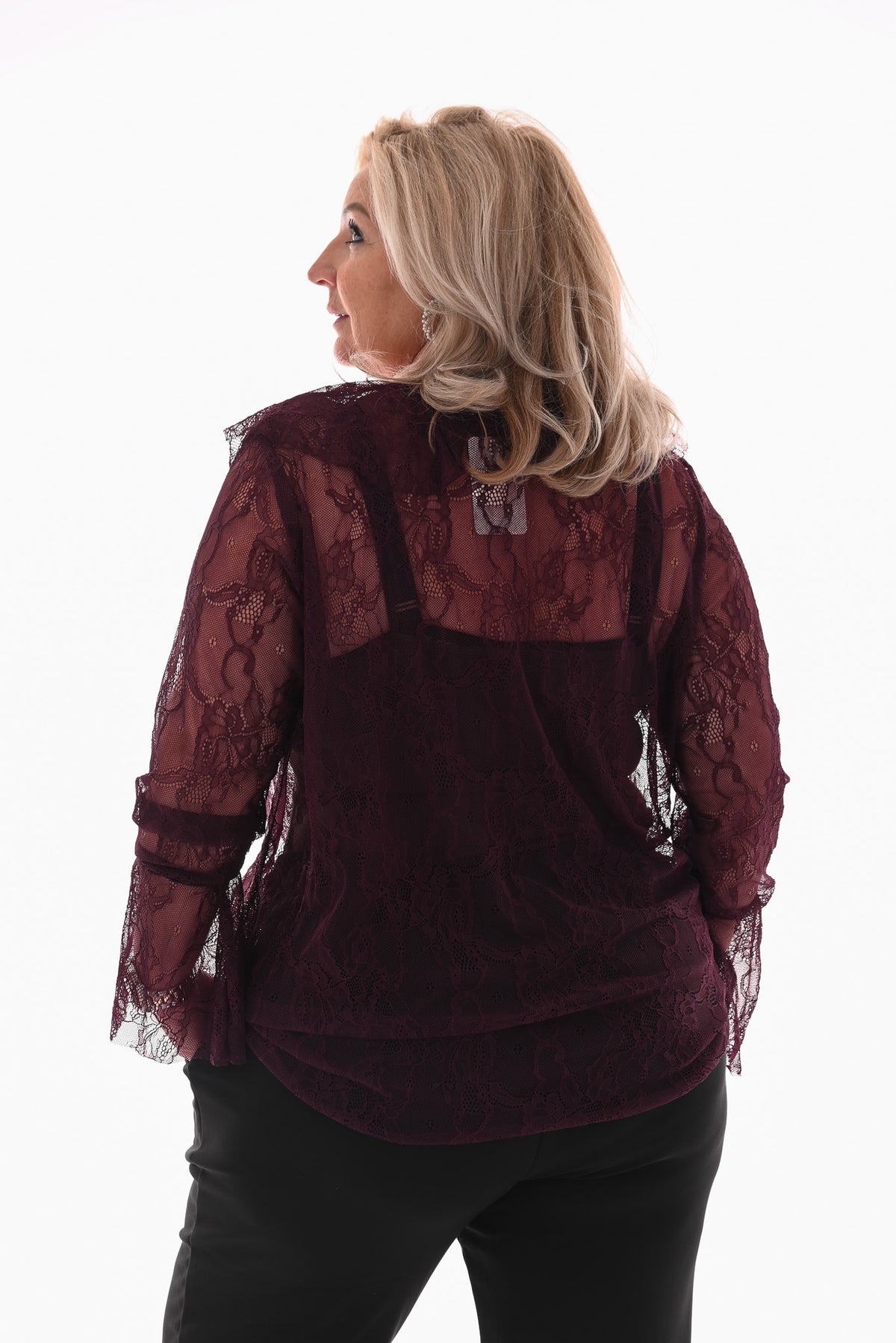 Kanten top roezel v-hals en trompetmouwen aubergine