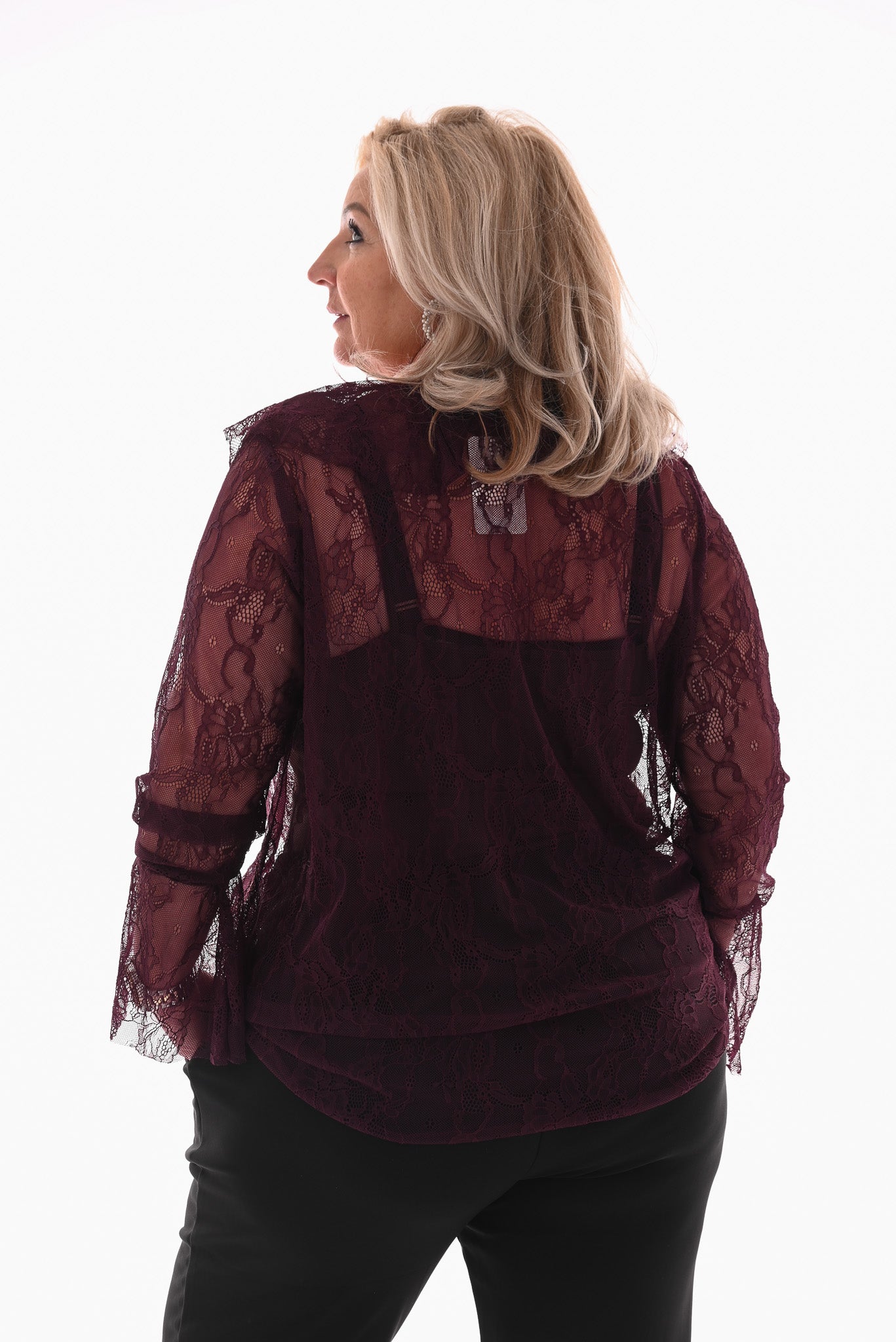 Kanten top roezel v-hals en trompetmouwen aubergine