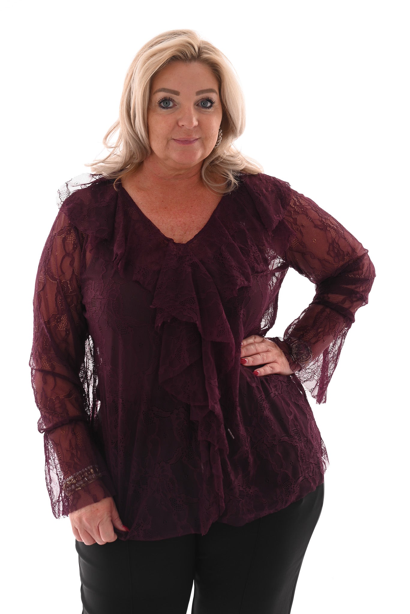 Kanten top roezel v-hals en trompetmouwen aubergine