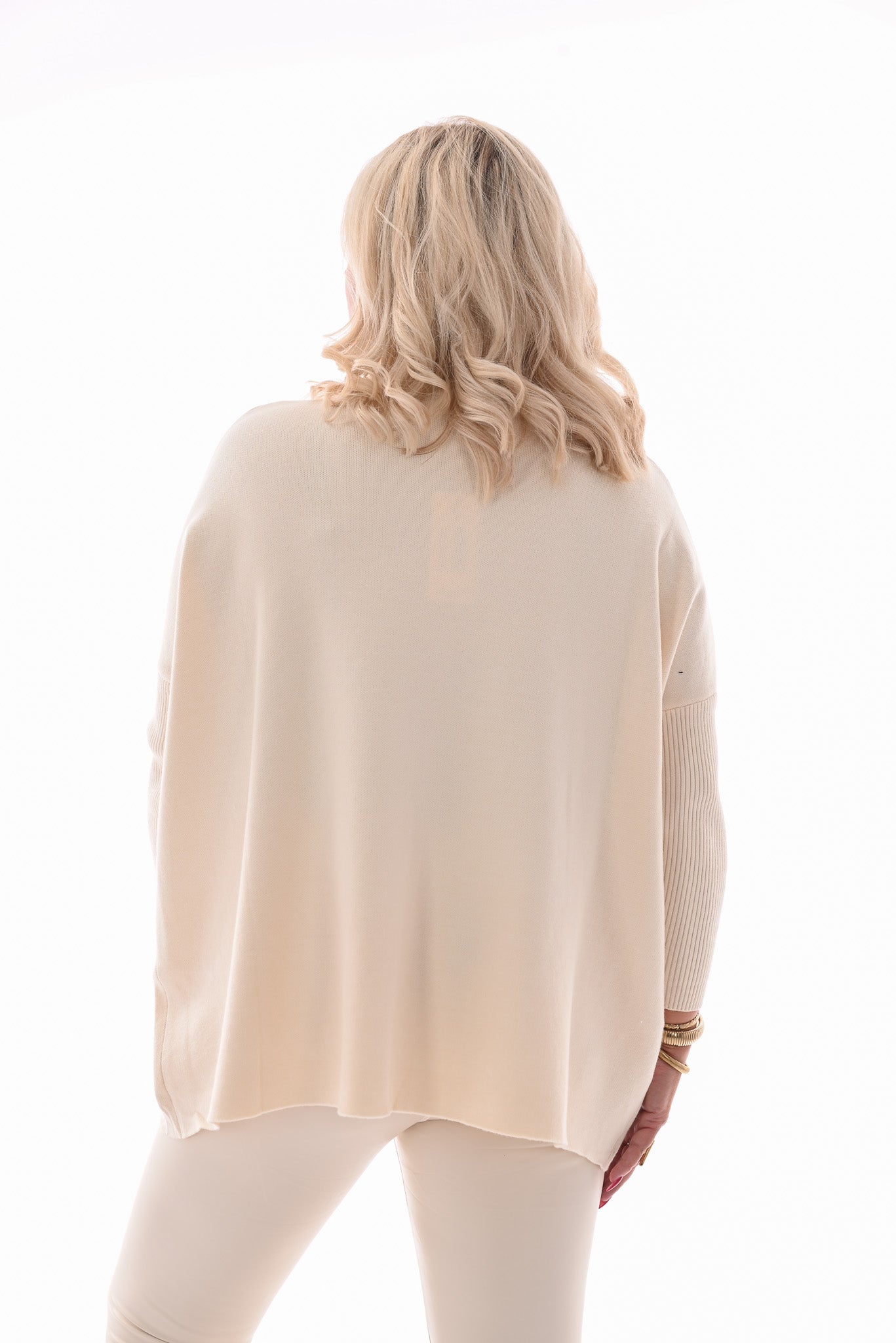 Trui opstaande kraag met strass steentjes creme