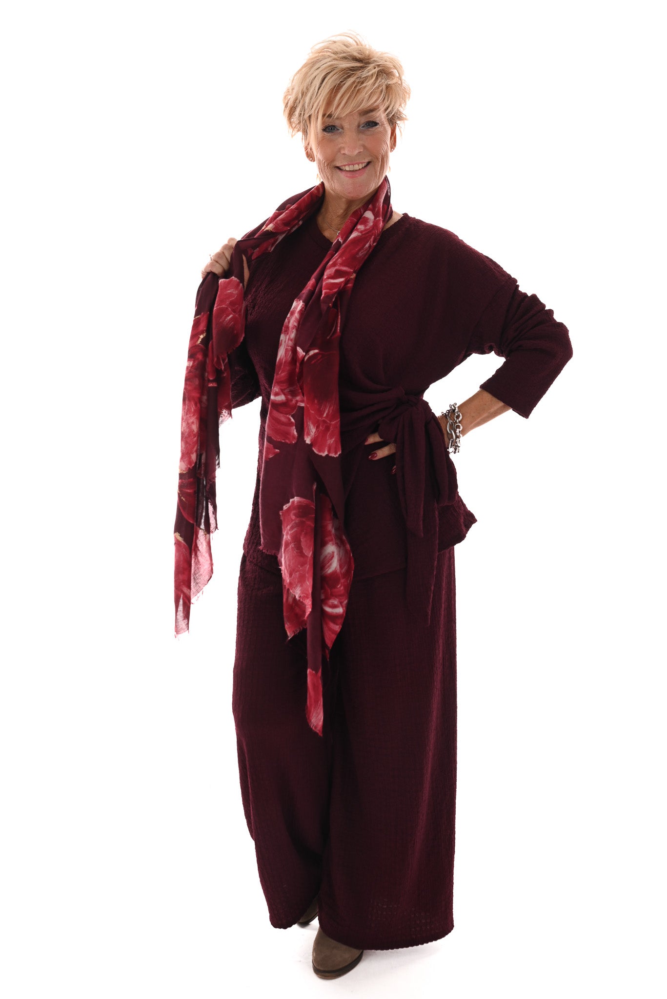 Tweedelig crepe pak met knoop lange mouwen bordeaux