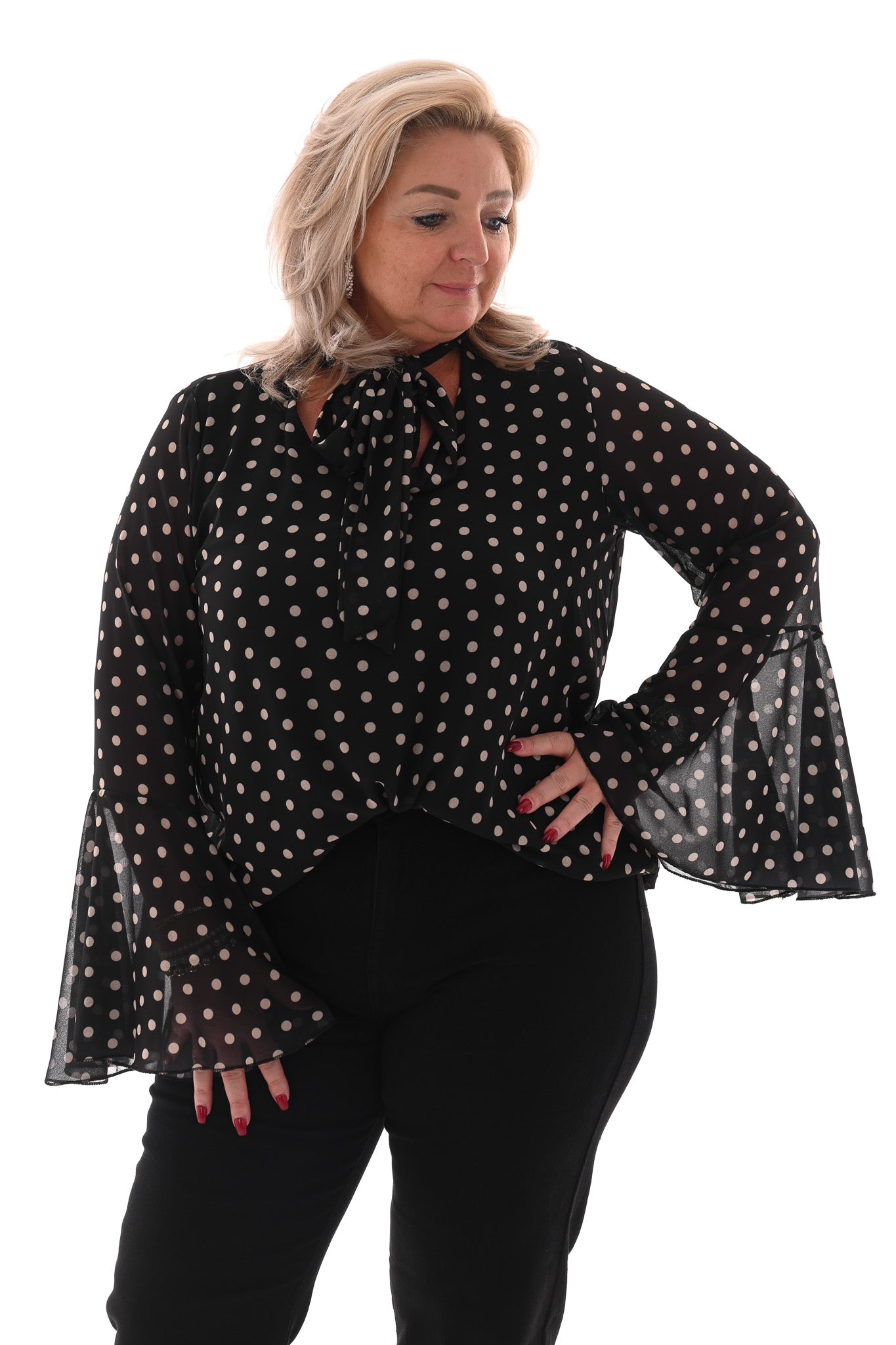 Top dots met strik en trompetmouwen zwart