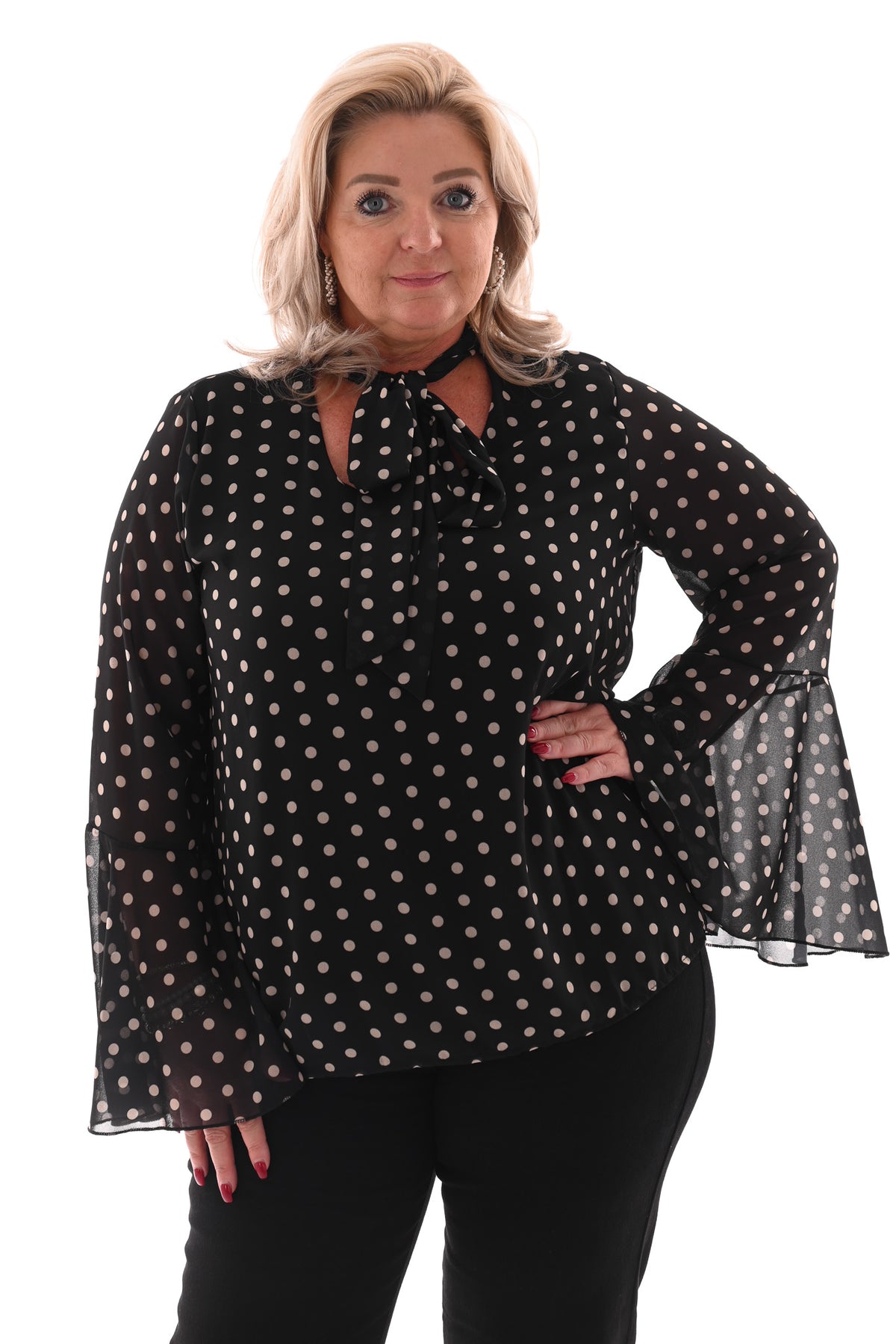 Top dots met strik en trompetmouwen zwart