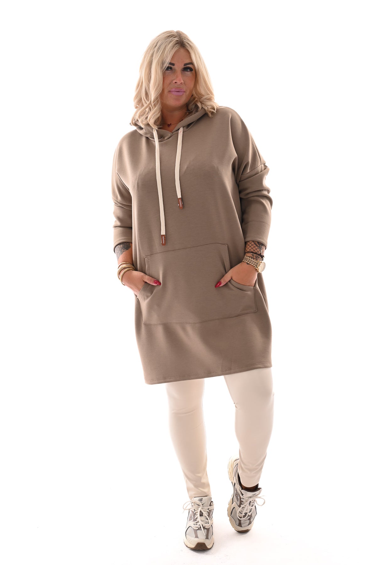 Sweaterdress met capuchon taupe