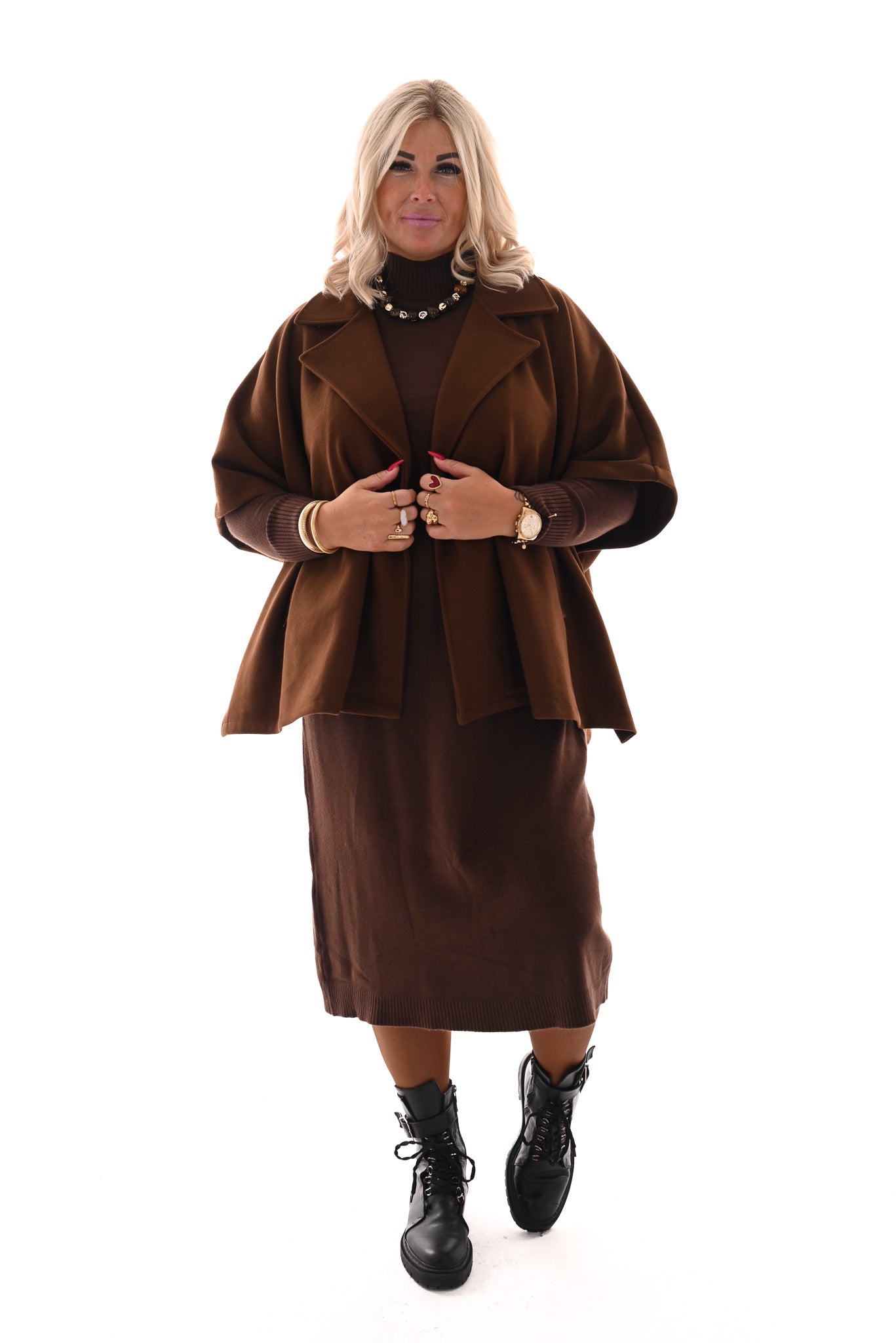Korte manteljas bruin