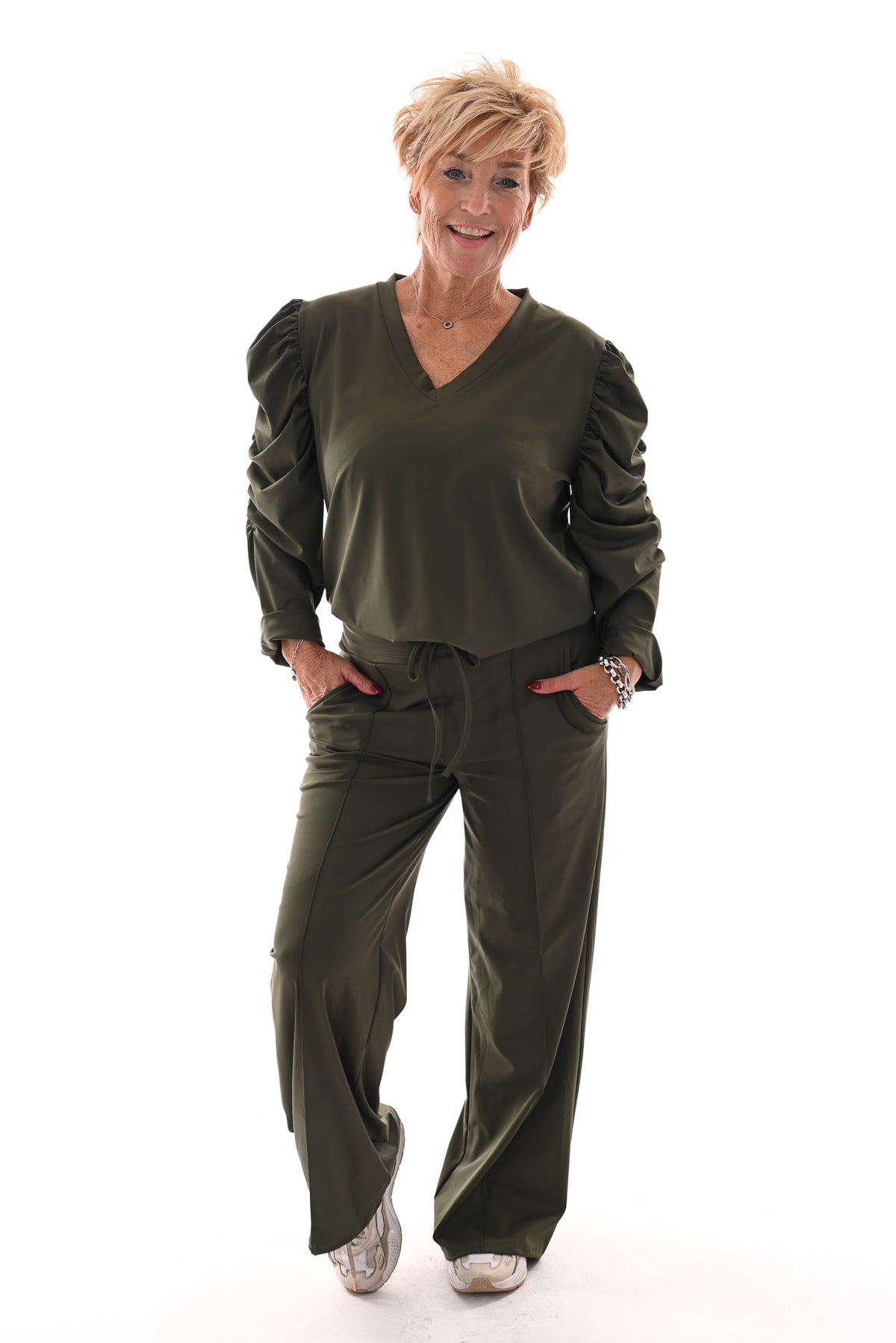 Tweedelig pak gedrapeerde mouwen uni legergroen