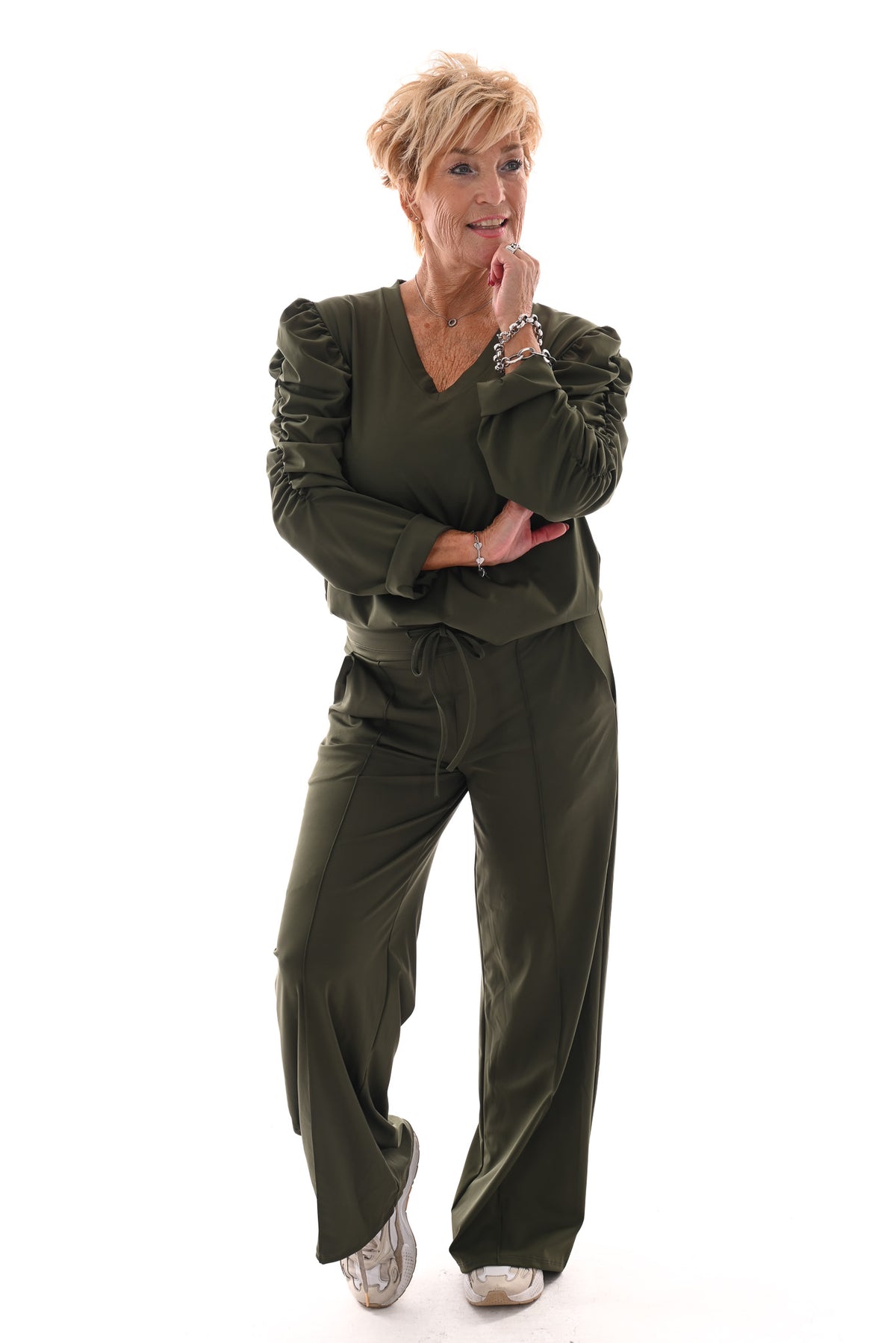 Tweedelig pak gedrapeerde mouwen uni legergroen