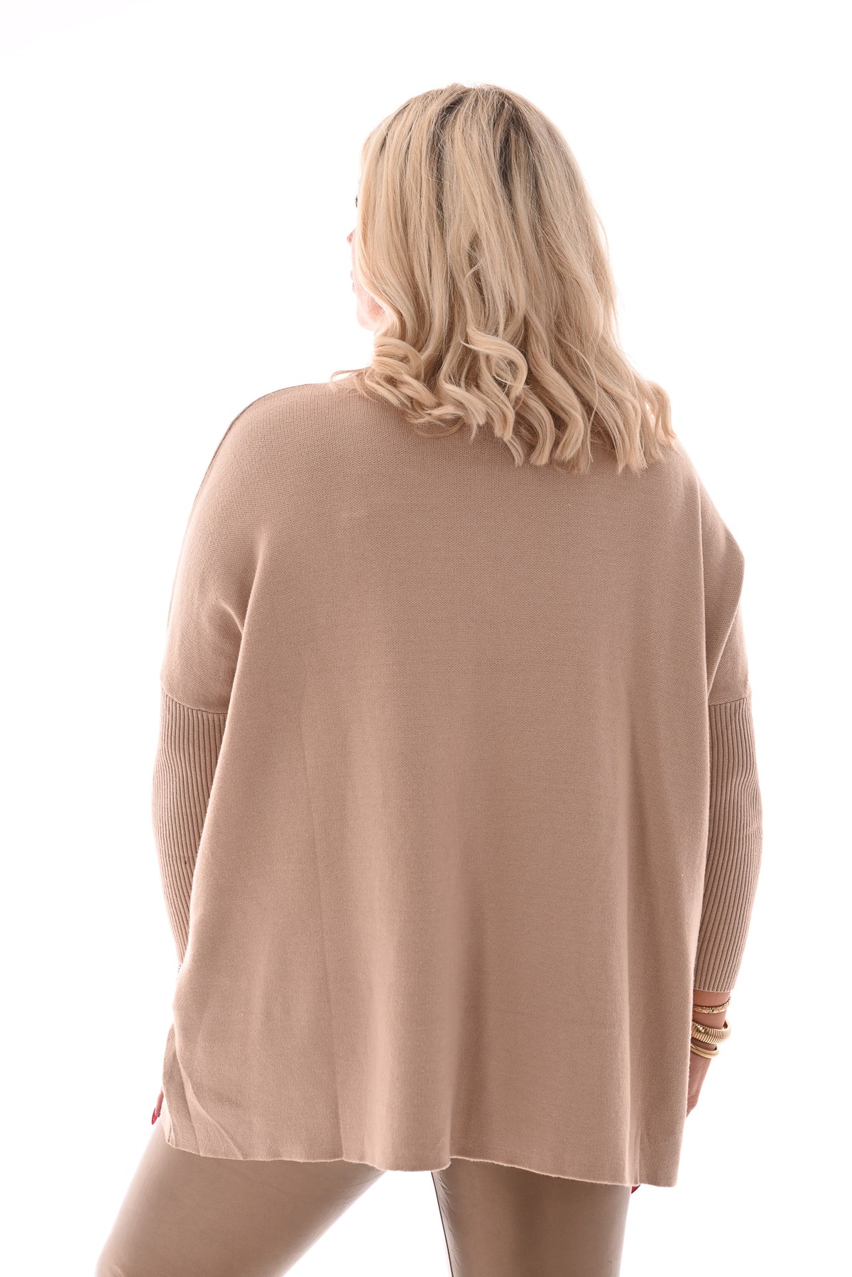 Trui opstaande kraag met strass steentjes camel