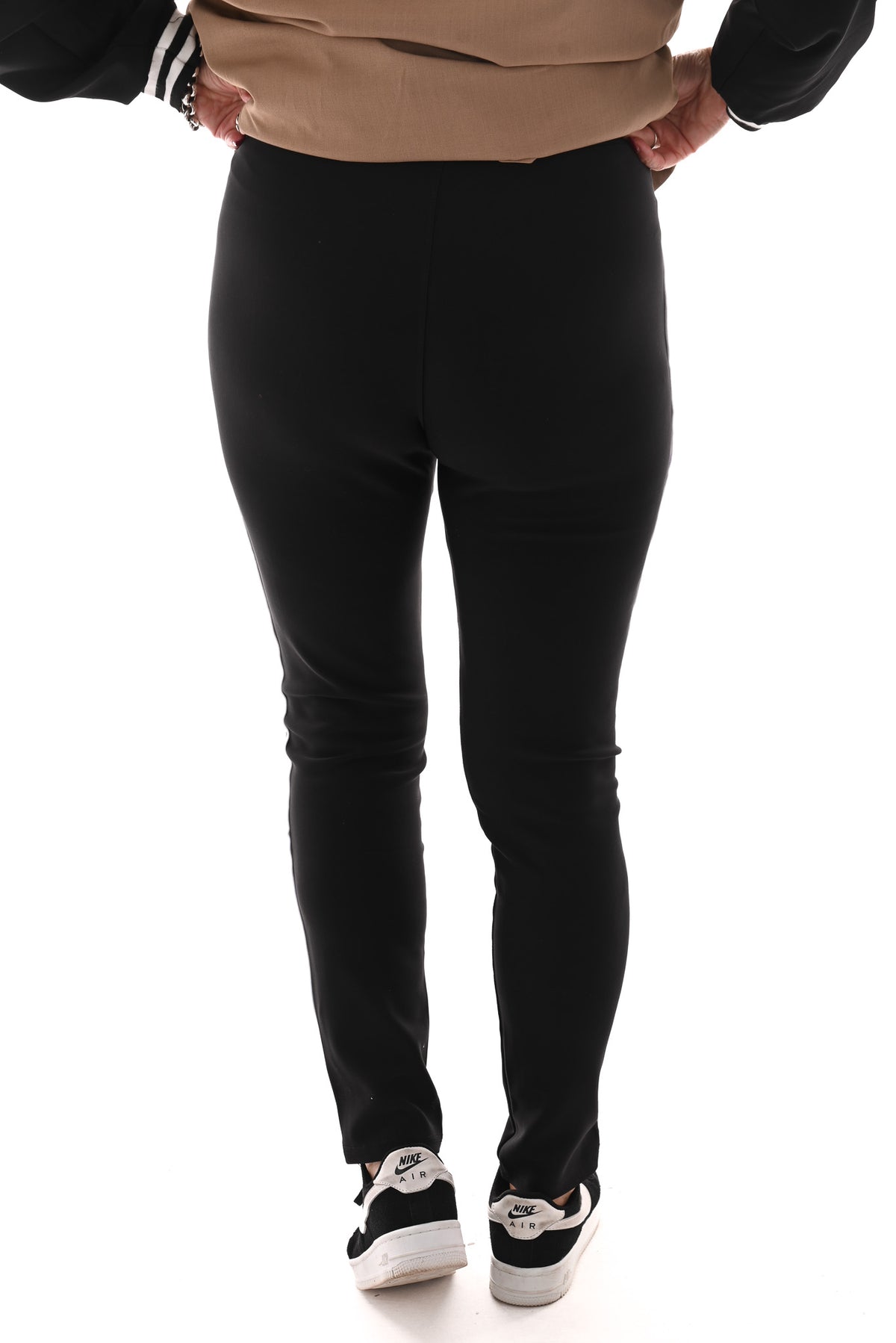 Comfy tregging met zakken en bies zwart