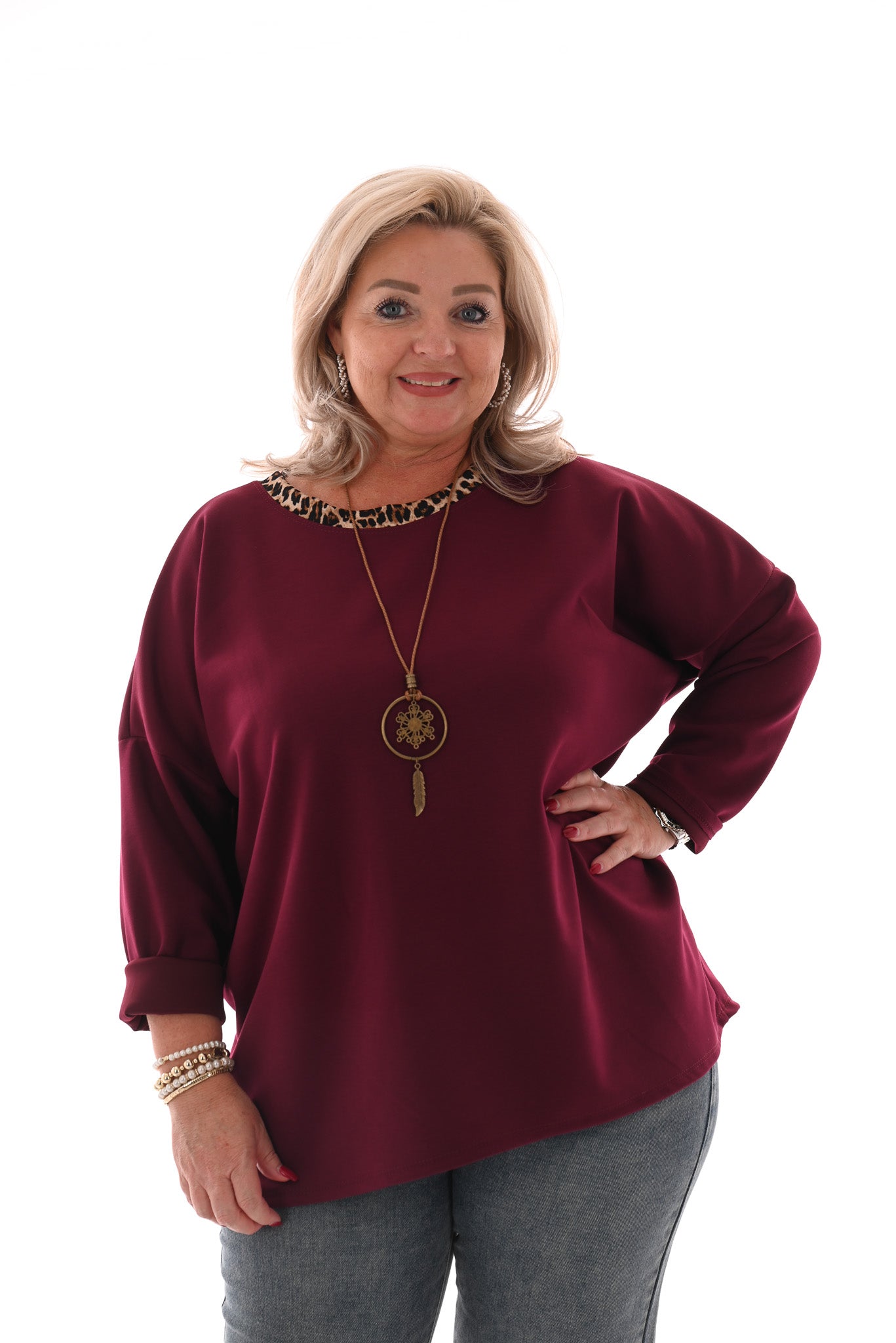 Sweater ronde panterhals met ketting bordeaux