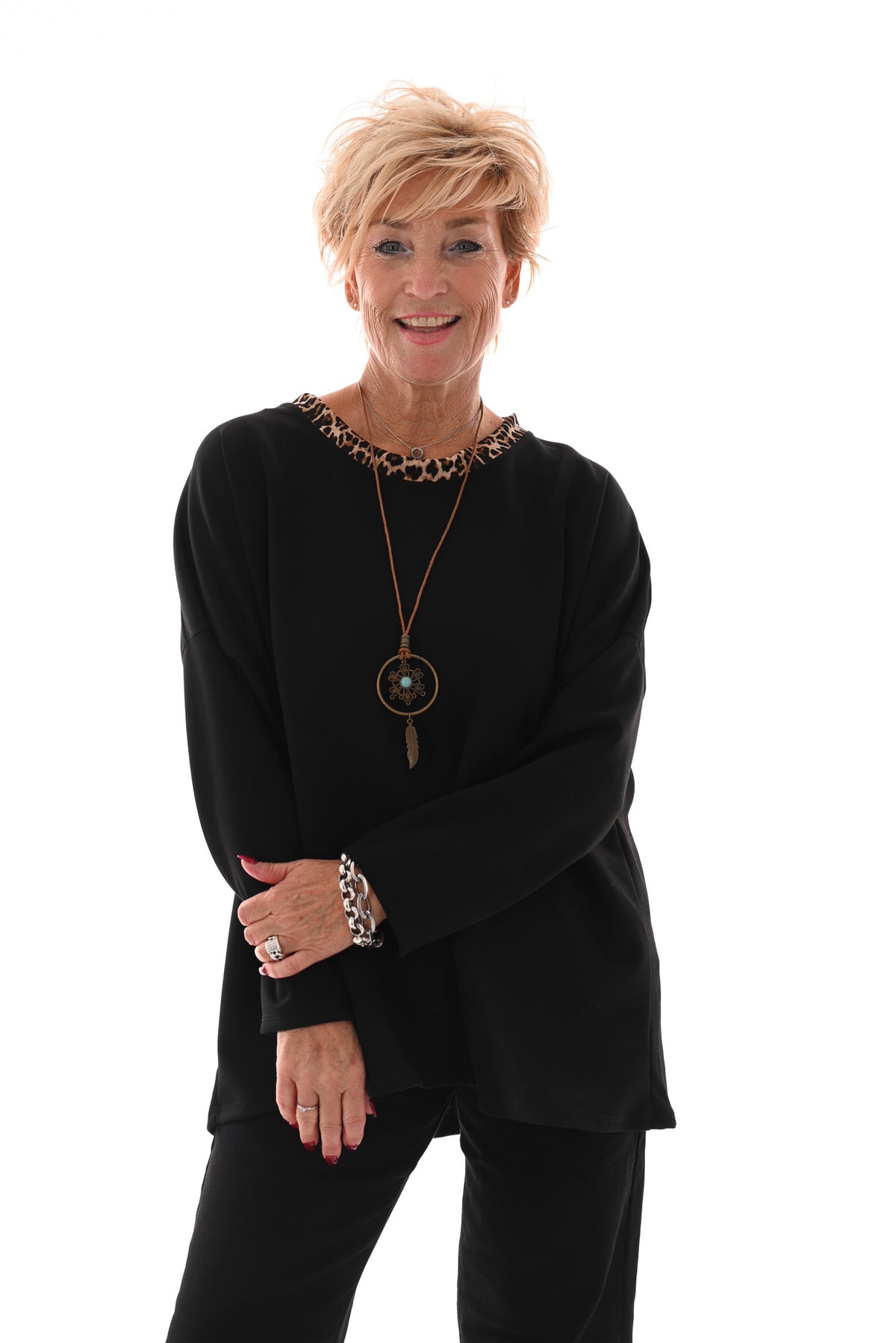 Sweater ronde panterhals met ketting zwart