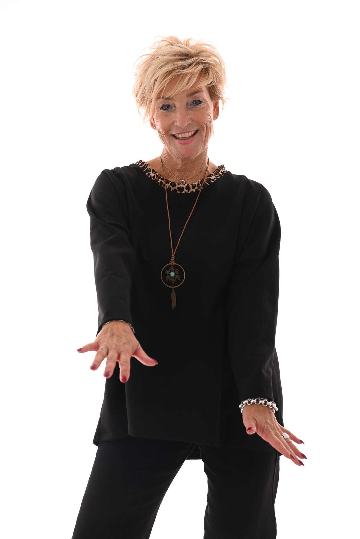 Sweater ronde panterhals met ketting zwart