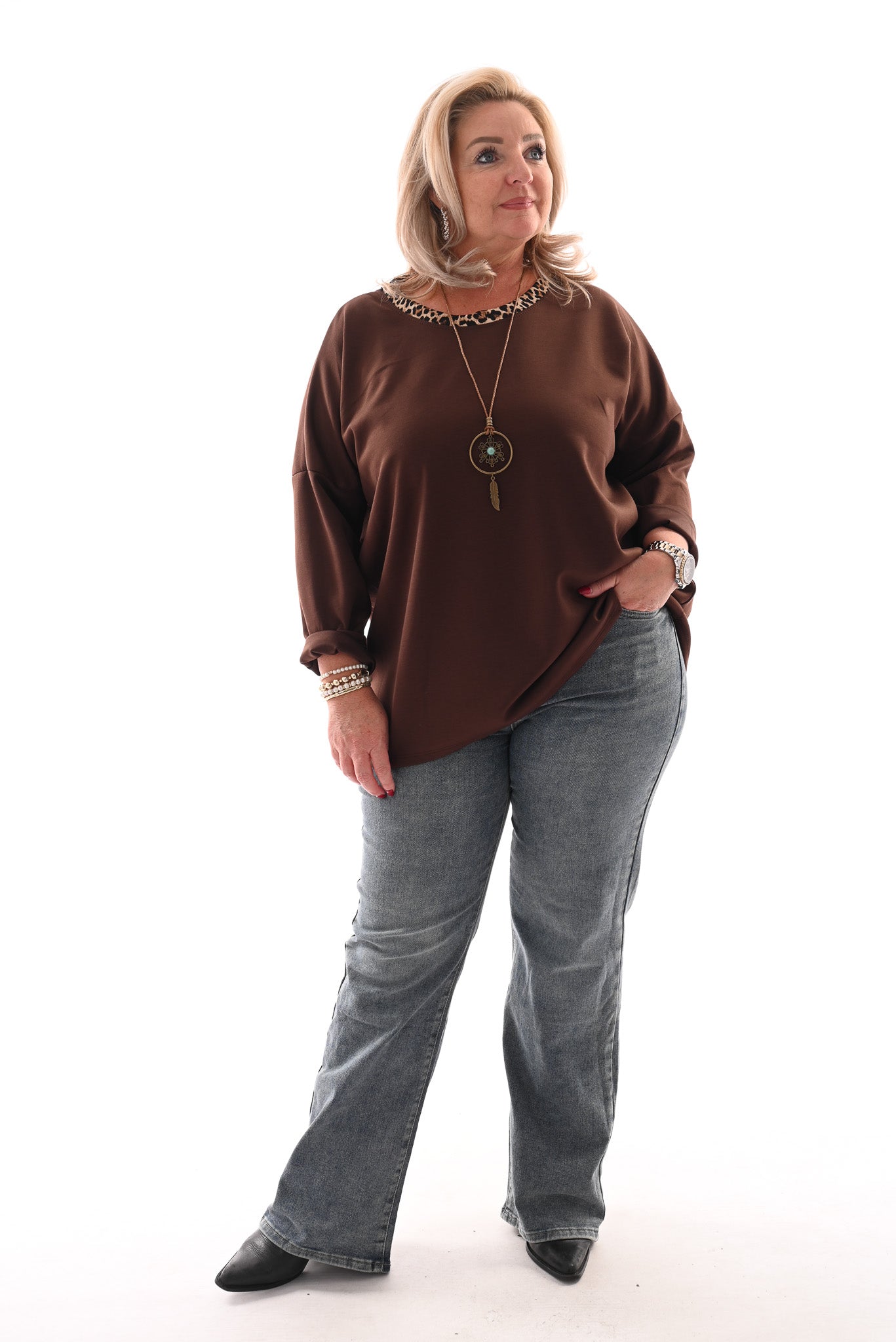 Sweater ronde panterhals met ketting bruin