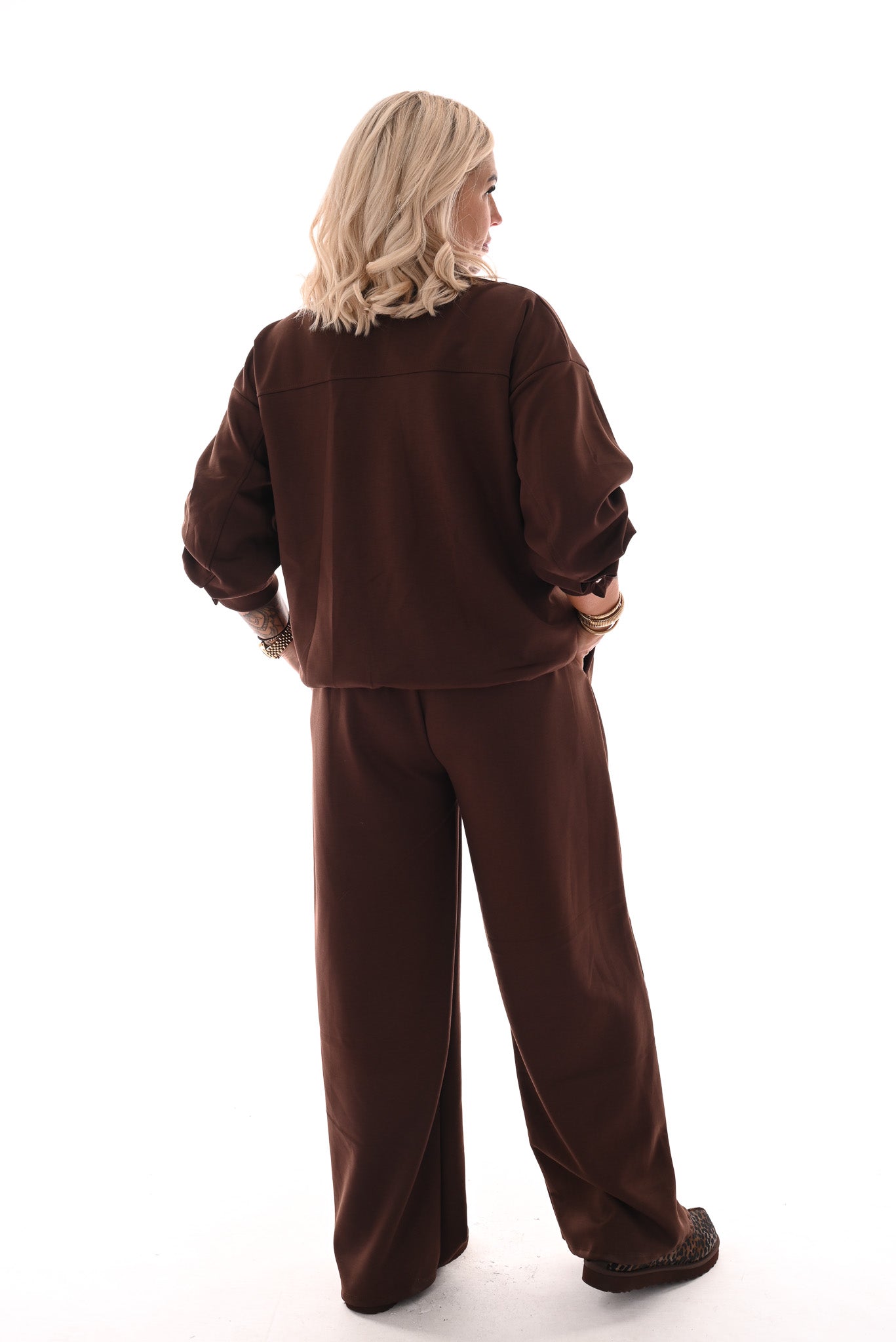 Tweedelig pak blouse met borstzakken en knopen bruin