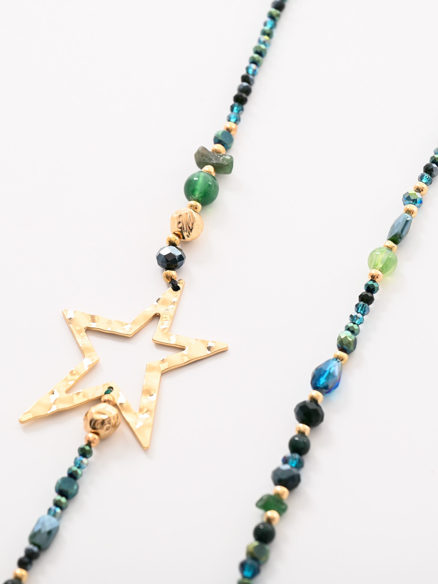 Ketting met gouden ster flessengroen