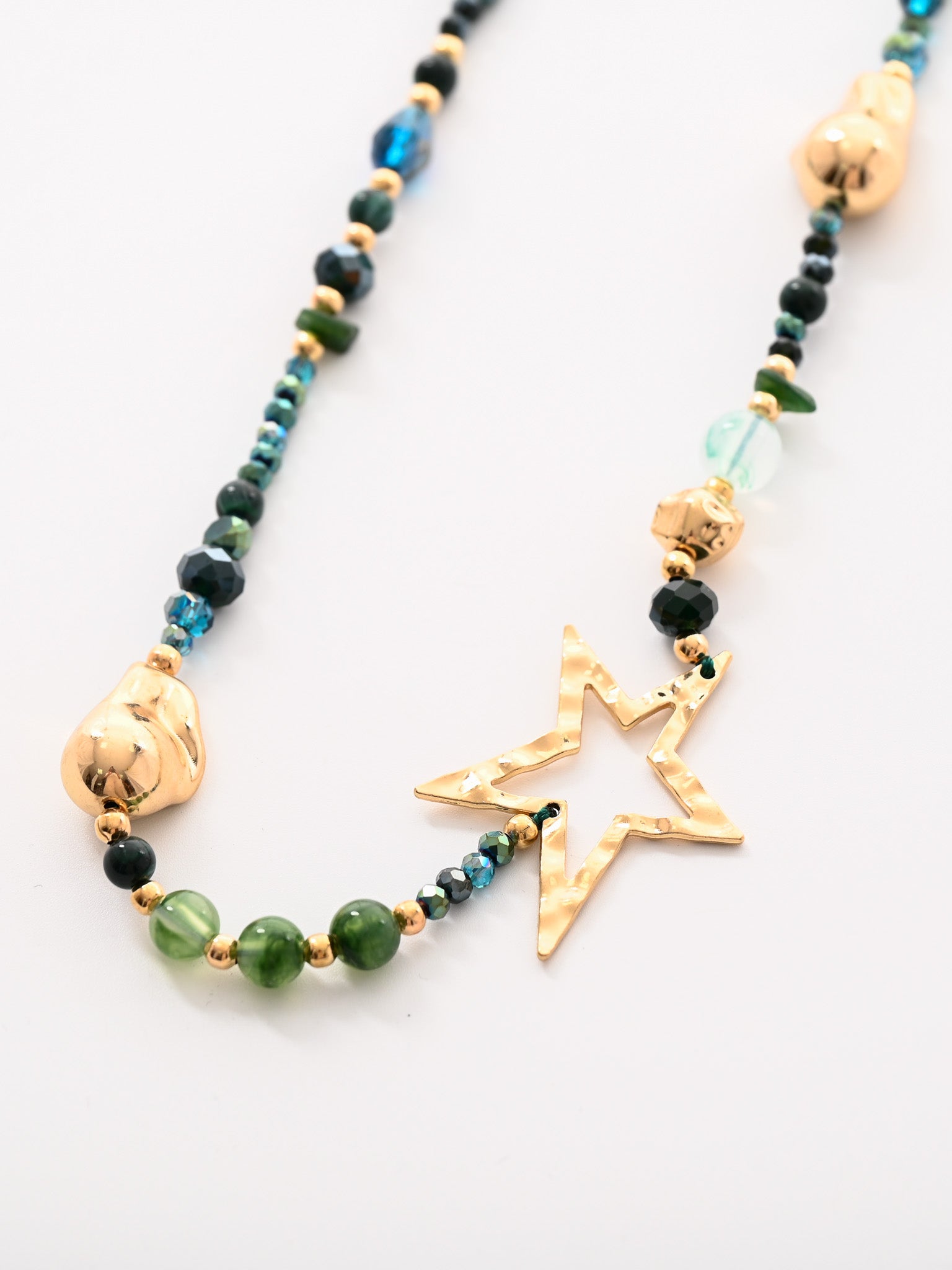 Ketting met gouden ster flessengroen
