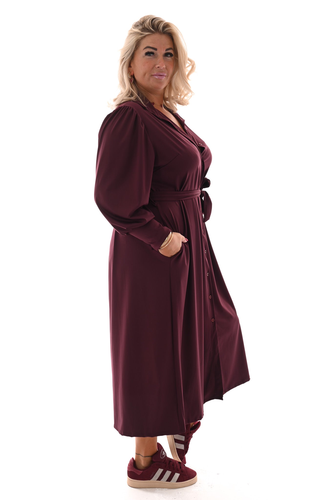 Lange travel jurk doorknoop met ceintuur aubergine