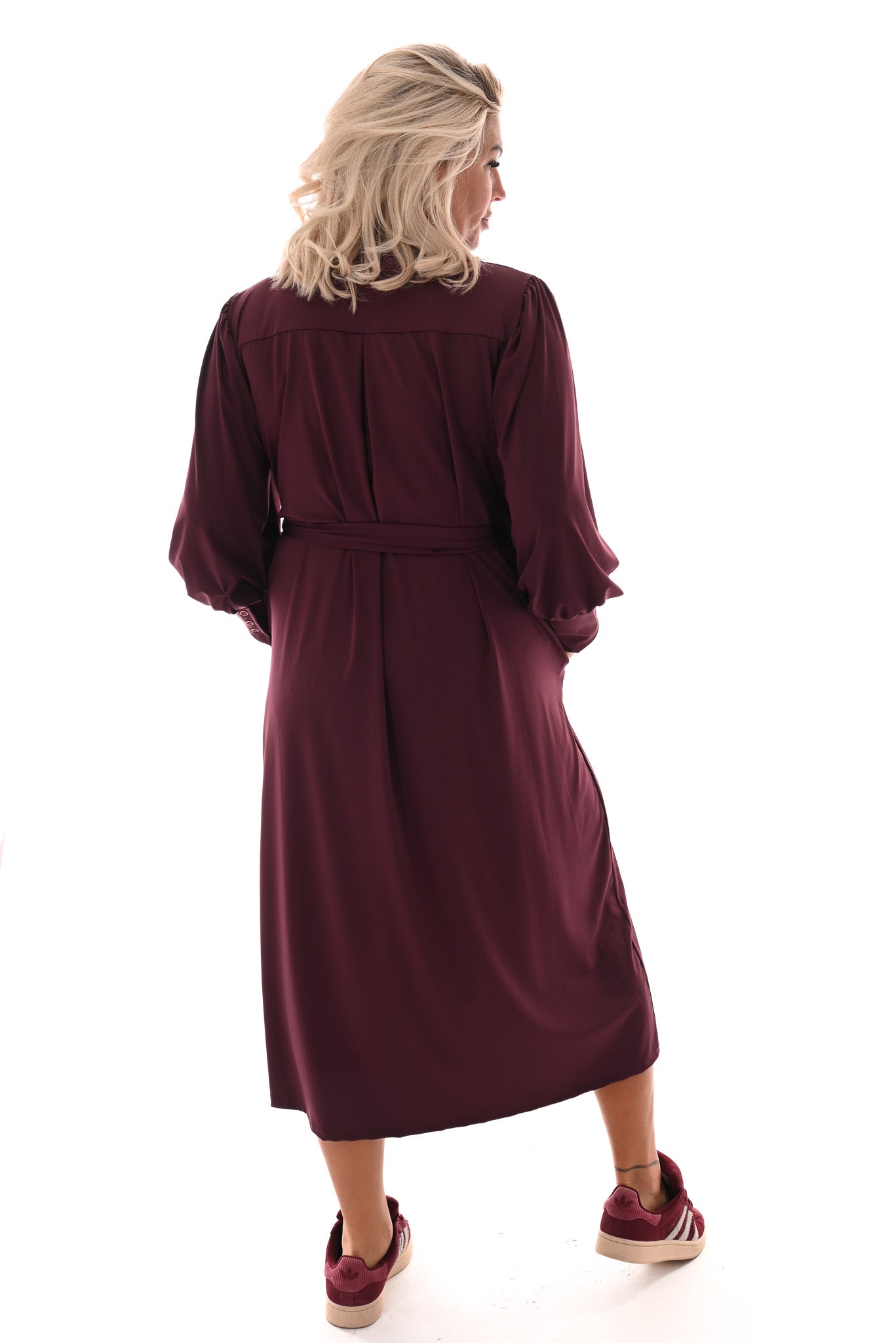 Lange travel jurk doorknoop met ceintuur aubergine