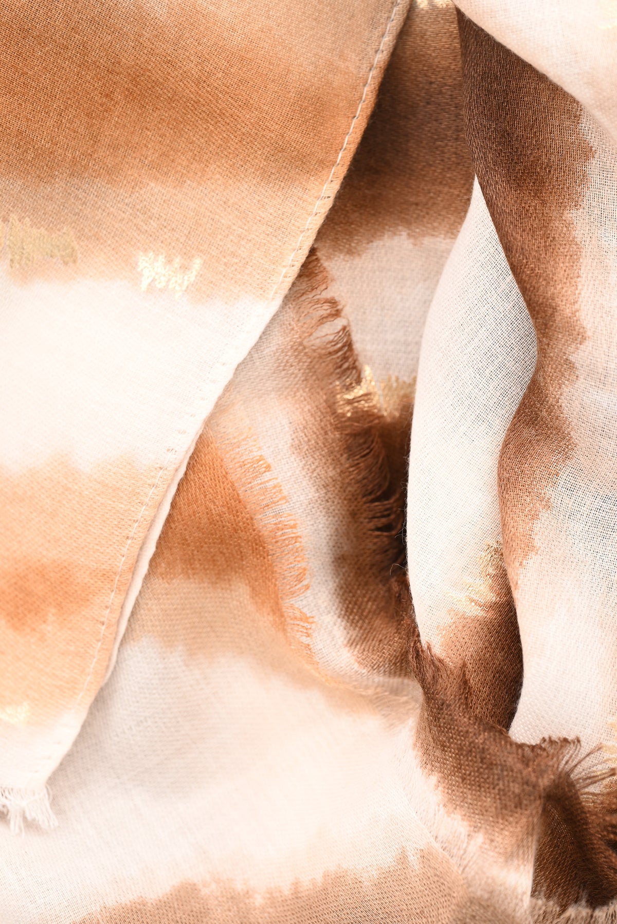 Sjaal lijnen en gouden detail beige