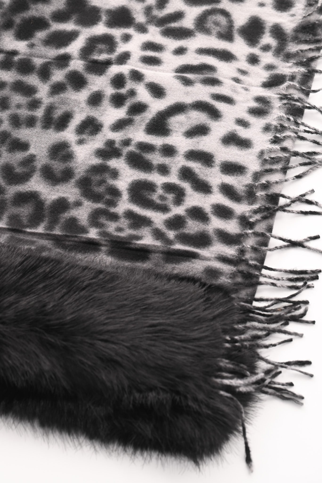Omslagdoek panterprint met faux fur grijs
