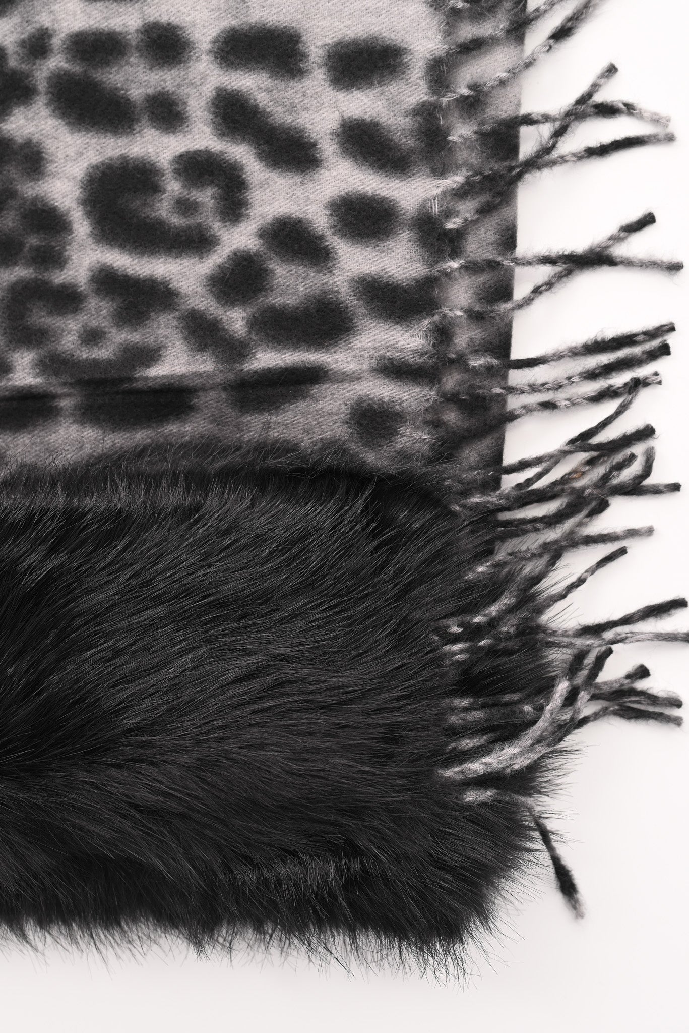 Omslagdoek panterprint met faux fur grijs